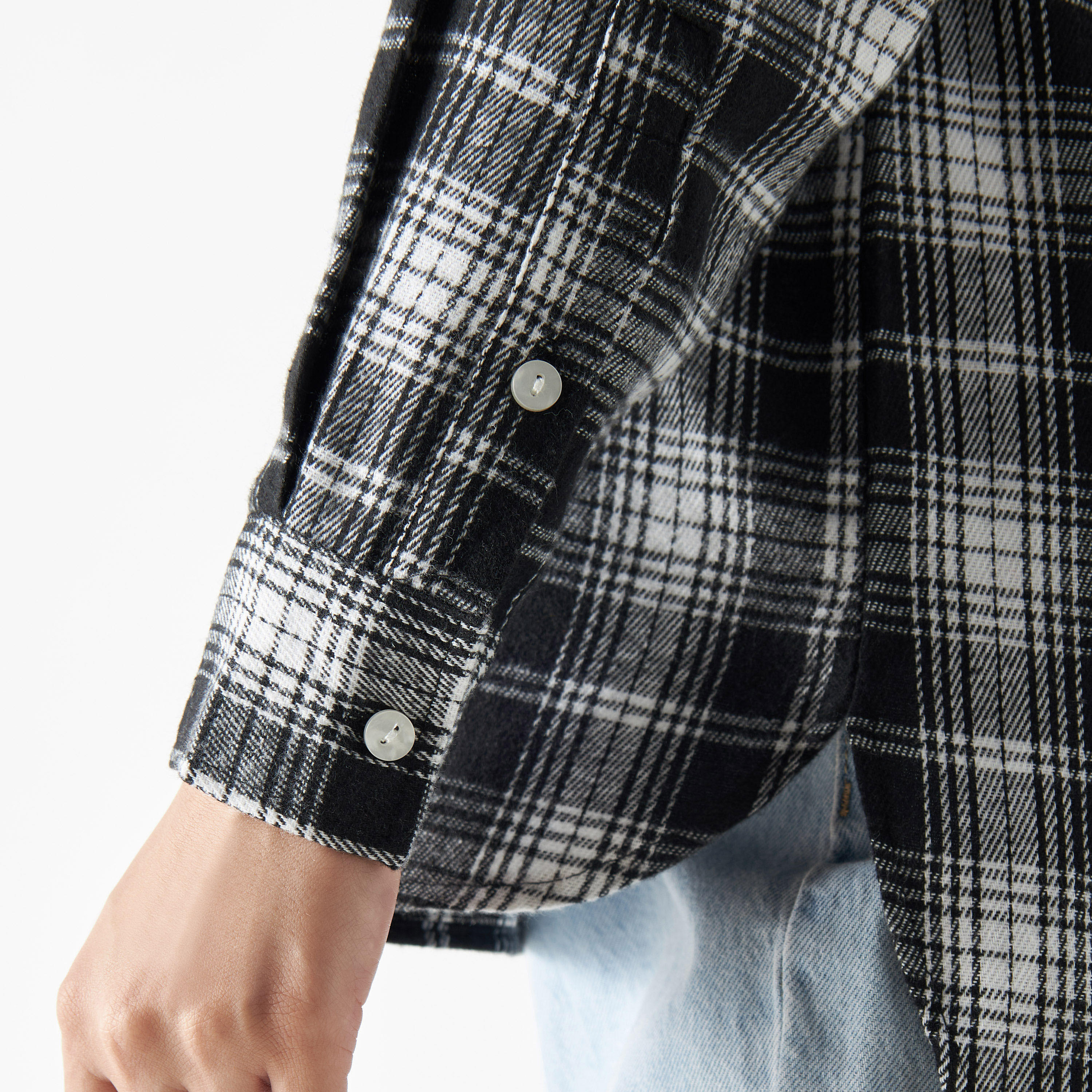 قميص بأكمام طويلة وجيوب وطبعات ميكي ماوس-women-clothing-shirtsandblouses-shirts-image-5
