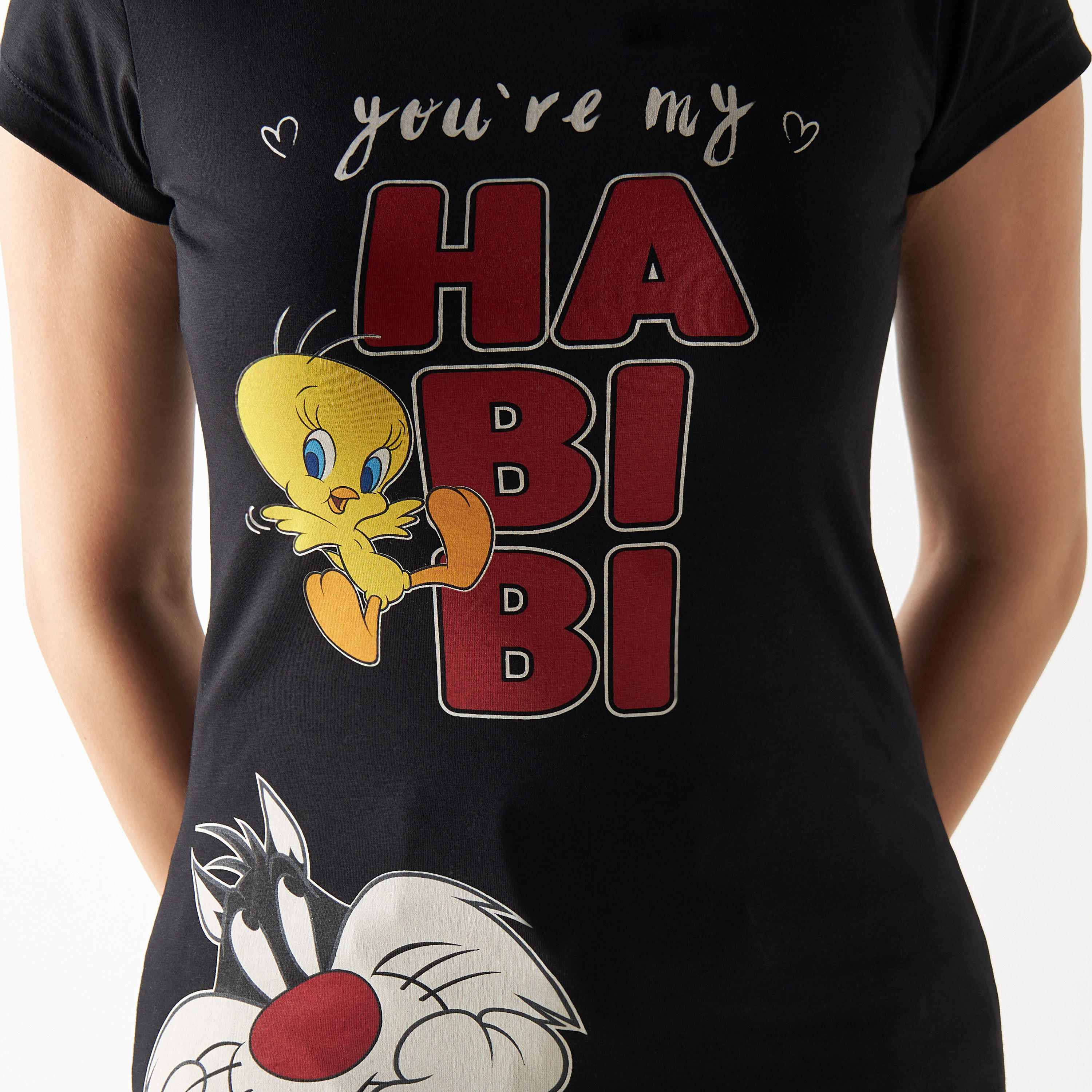 تيشيرت بياقة ضيّقة وأكمام قصيرة وطبعات-women-clothing-tshirts-image-4