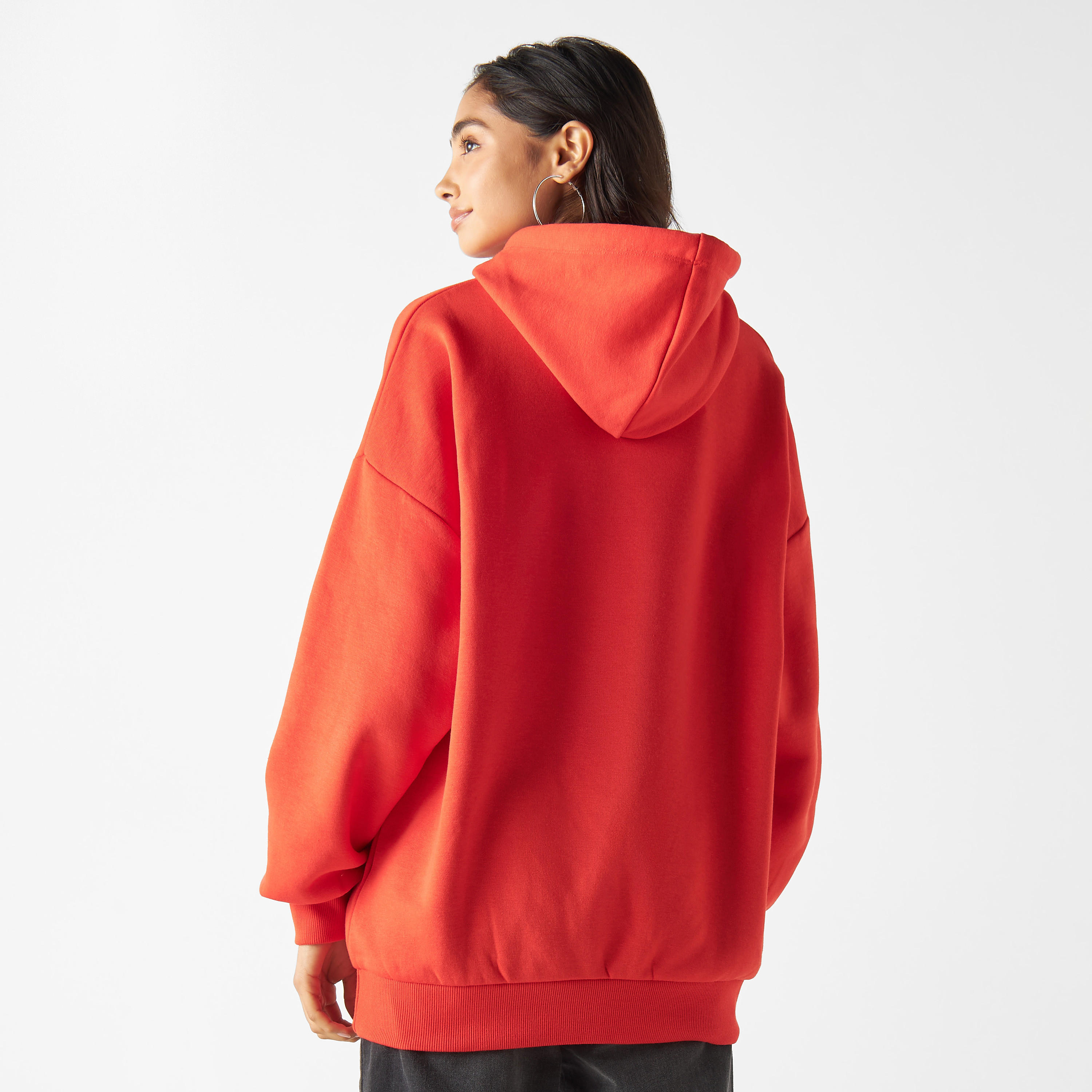 سويت شيرت بقبعة وأكمام بأكتاف منسدلة وطبعات اليومي الوطني وتصميم غارفيلد-women-winterwear-hoodiesandsweatshirts-hoodies-image-3