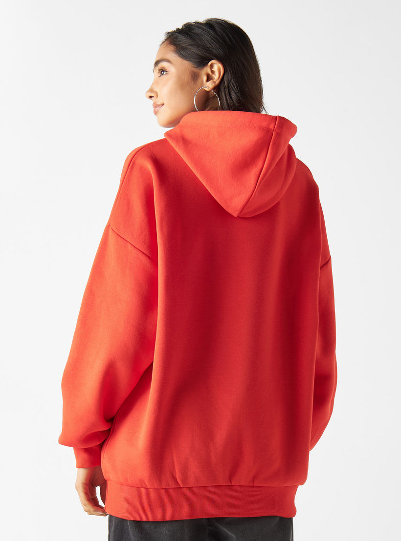سويت شيرت بقبعة وأكمام بأكتاف منسدلة وطبعات اليومي الوطني وتصميم غارفيلد-women-winterwear-hoodiesandsweatshirts-hoodies-image-3