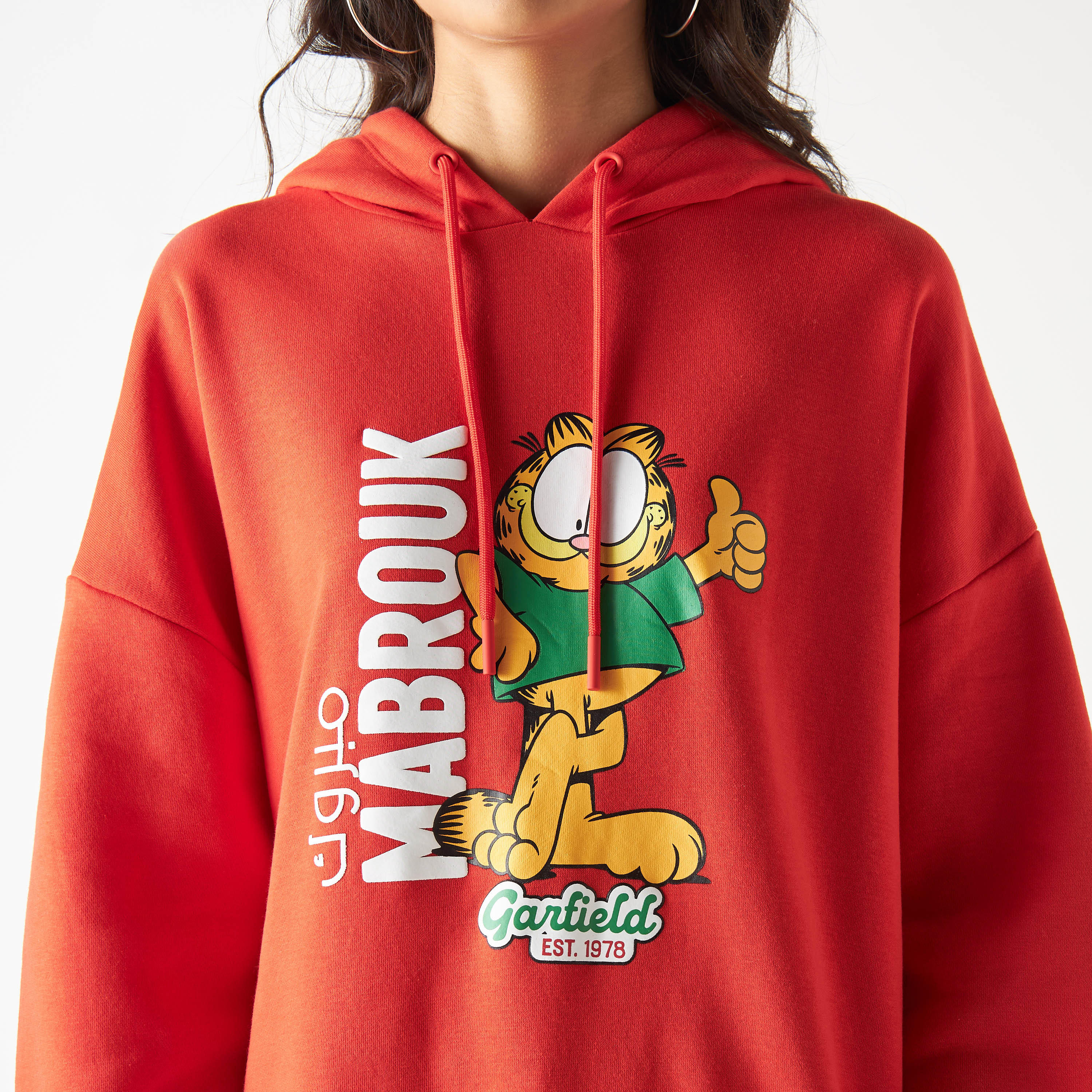 سويت شيرت بقبعة وأكمام بأكتاف منسدلة وطبعات اليومي الوطني وتصميم غارفيلد-women-winterwear-hoodiesandsweatshirts-hoodies-image-4