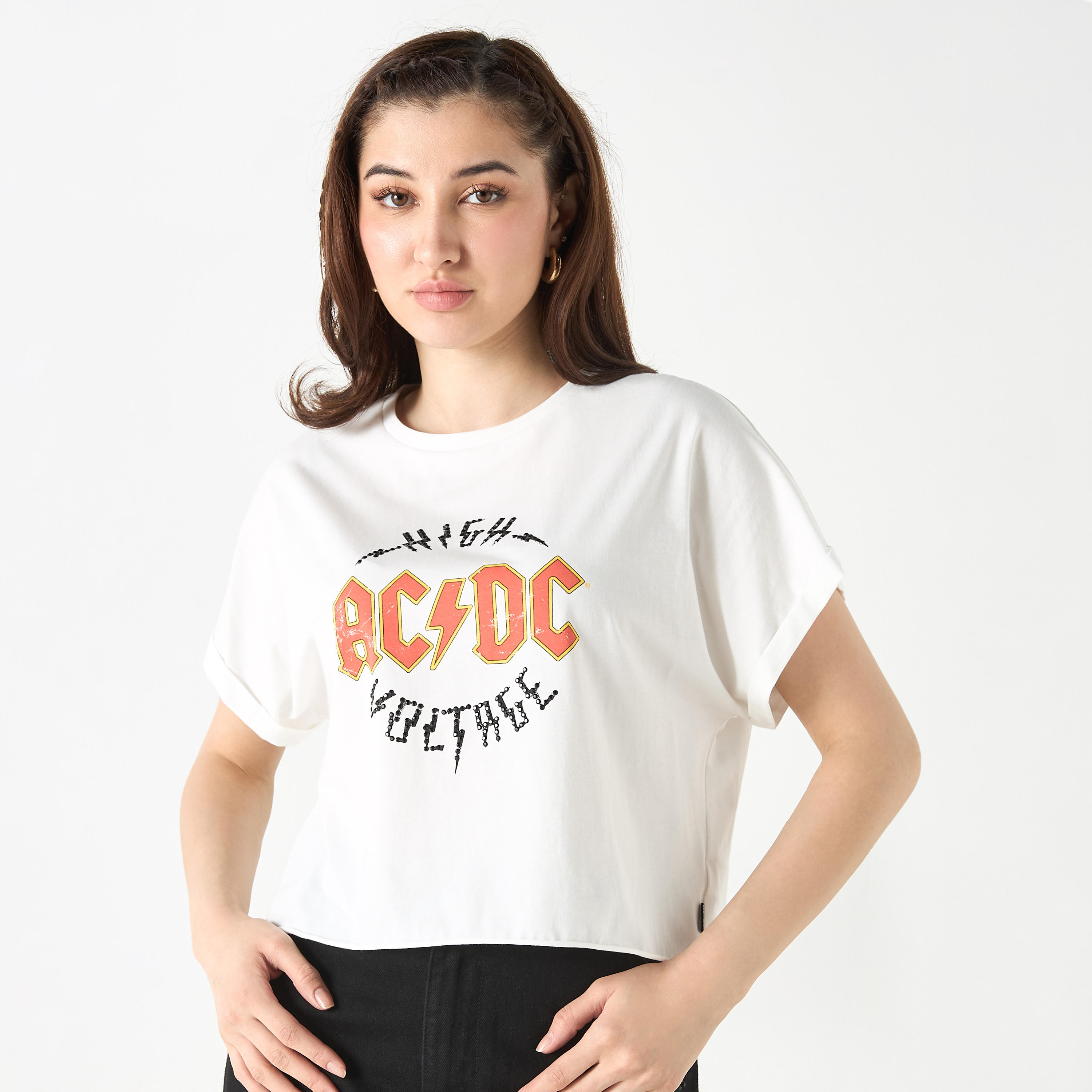 تيشيرت قصير بأكمام ممتدة وياقة ضيقة بطبعات-women-clothing-tshirts-image-1