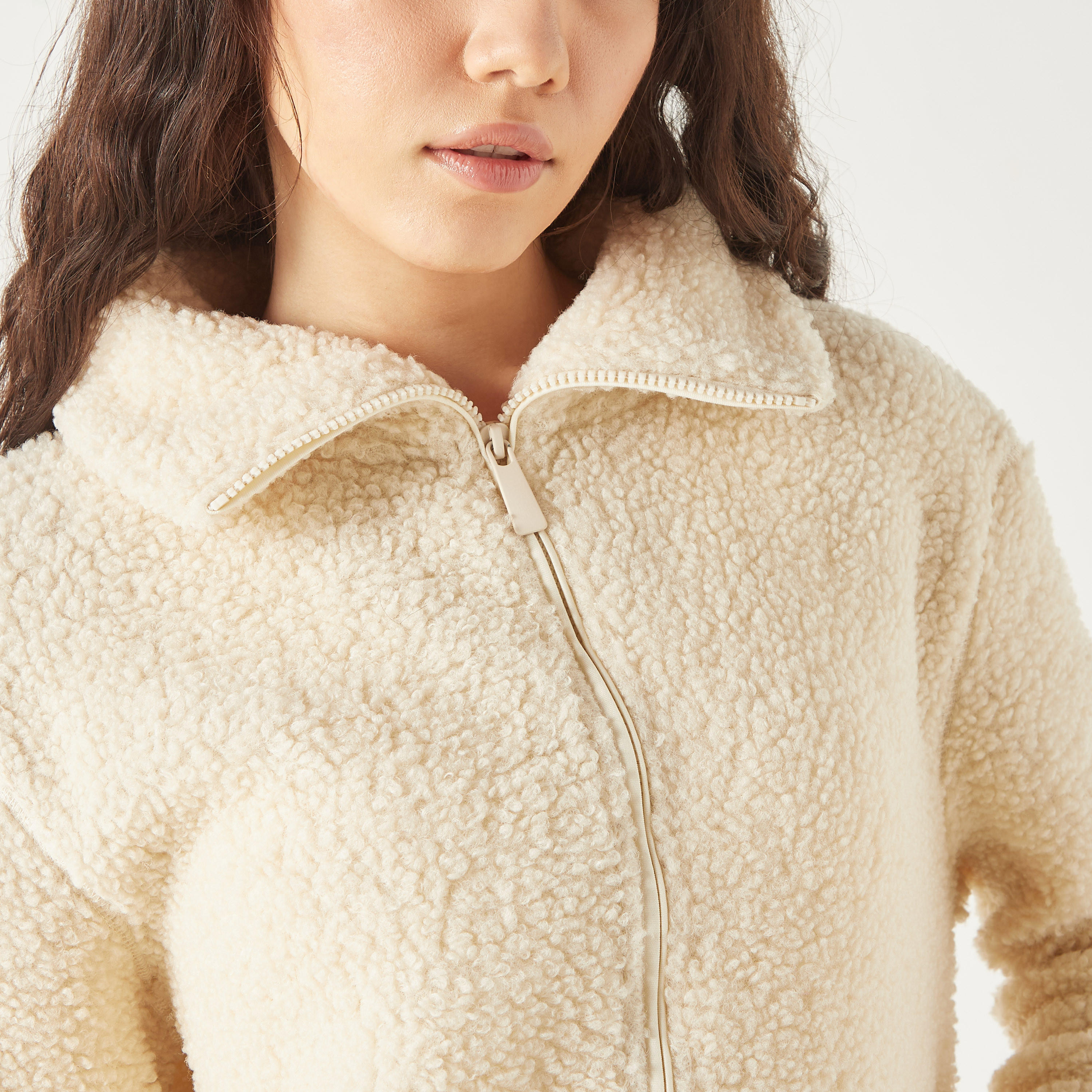 جاكيت بطبعات غارفيلد وأكمام طويلة وسحّاب إغلاق-women-winterwear-coatsandjackets-jackets-image-4