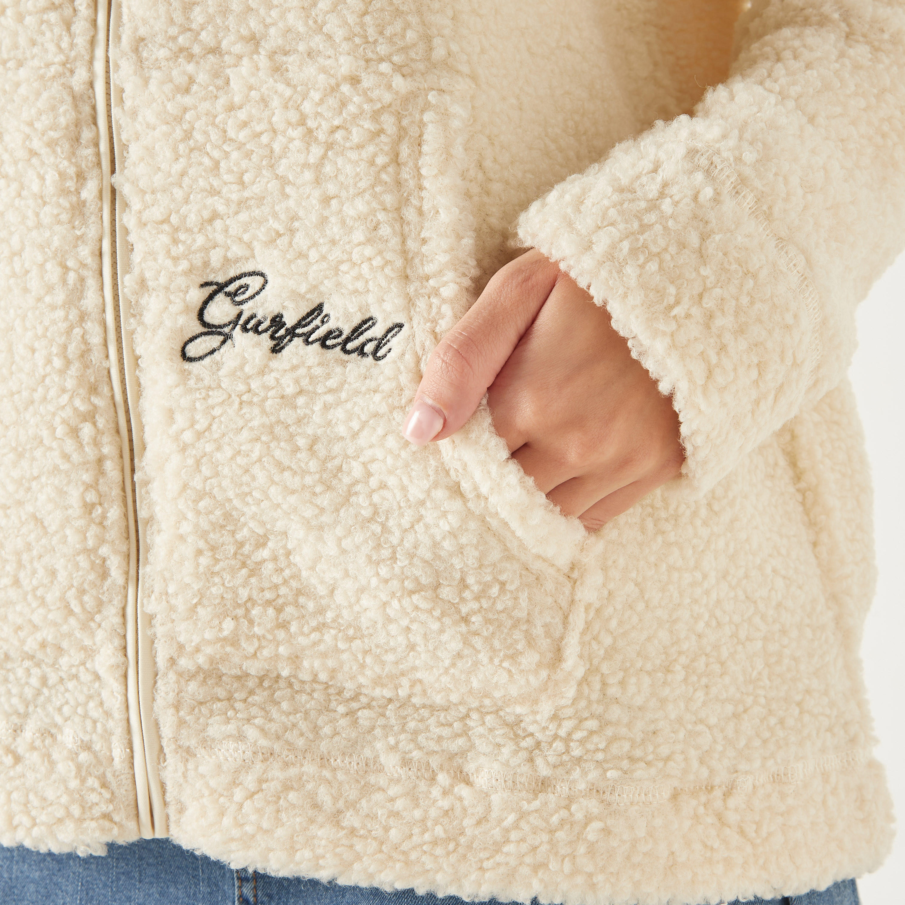 جاكيت بطبعات غارفيلد وأكمام طويلة وسحّاب إغلاق-women-winterwear-coatsandjackets-jackets-image-5