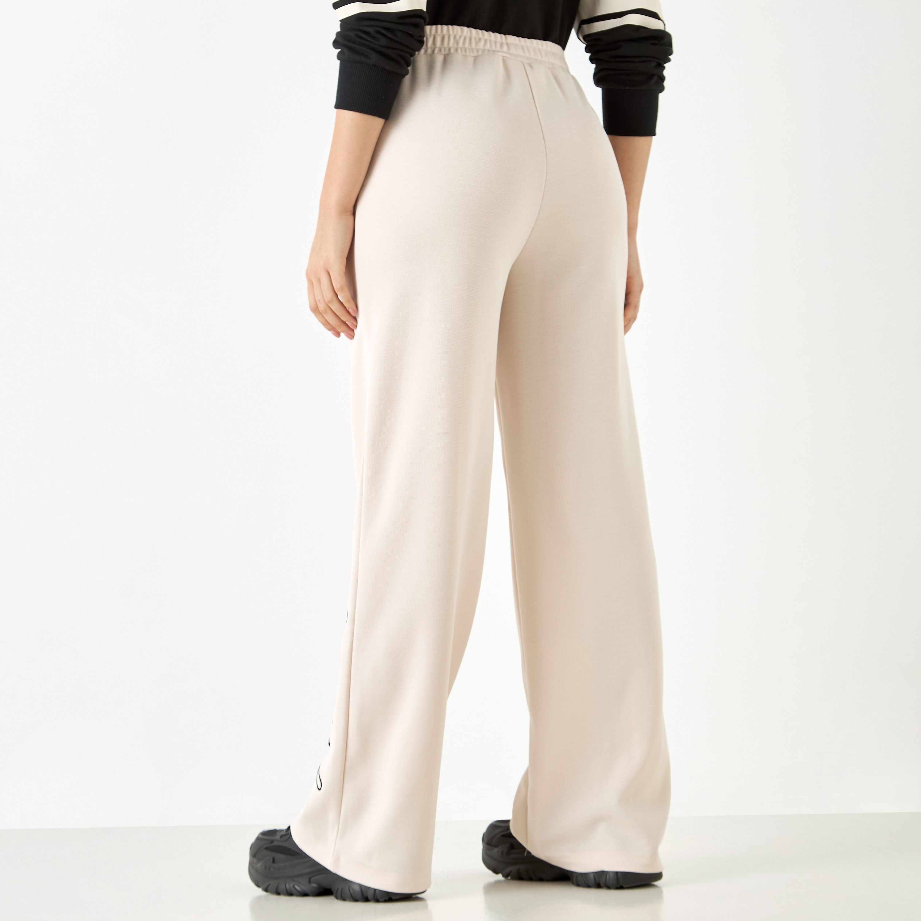 بنطلون واسع الساقين بطبعات-women-clothing-trousers-image-3