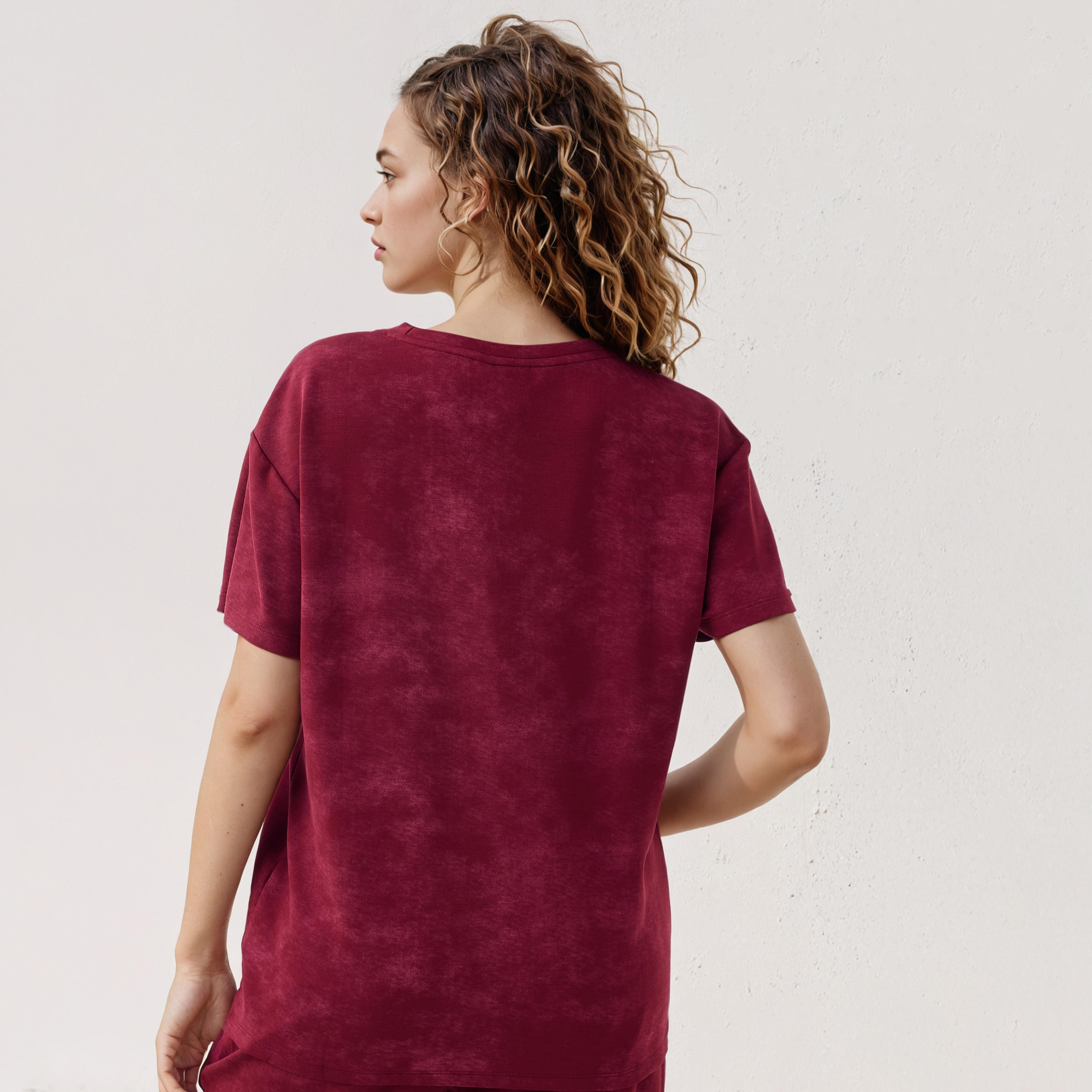 تيشيرت بياقة ضيقة وطبعات-women-clothing-tshirts-image-3