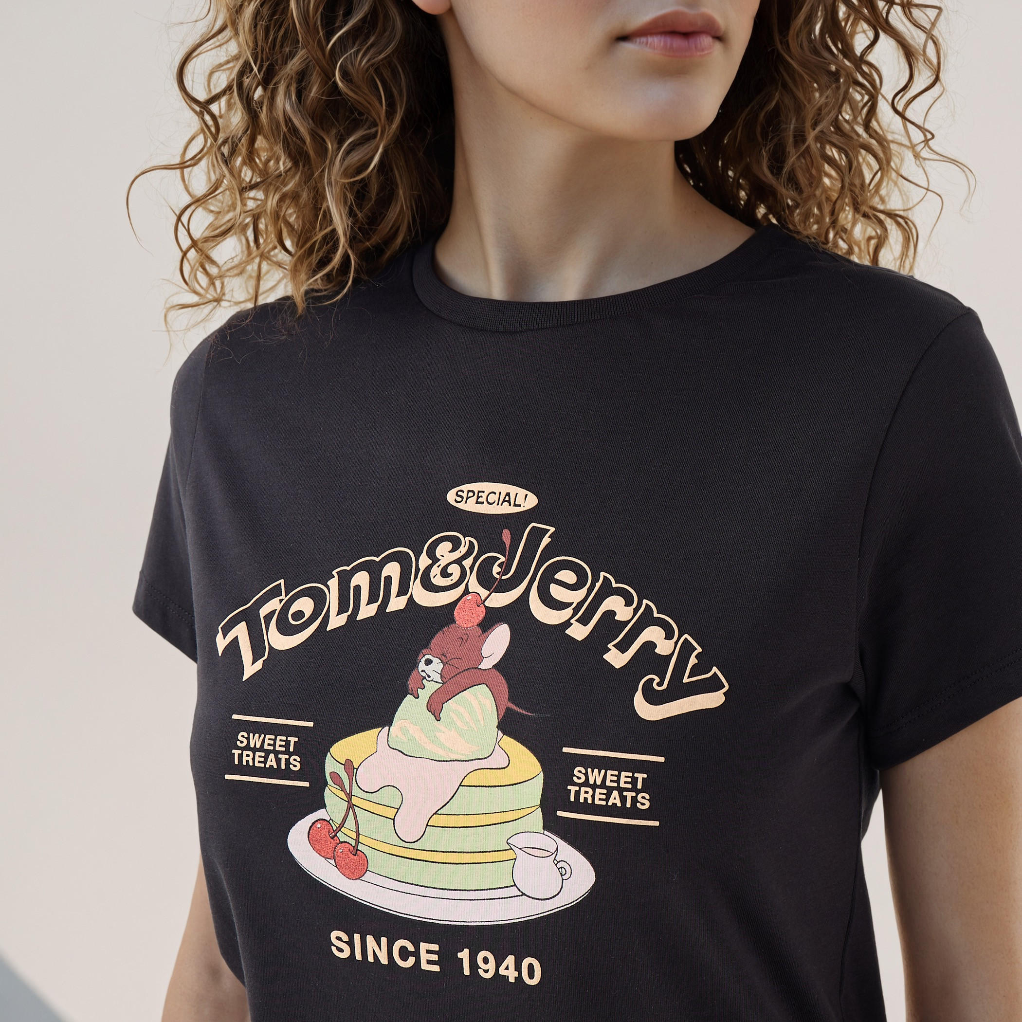Tom and Jerry Print Crew Neck T-shirt-women-clothing-tshirts-image-4