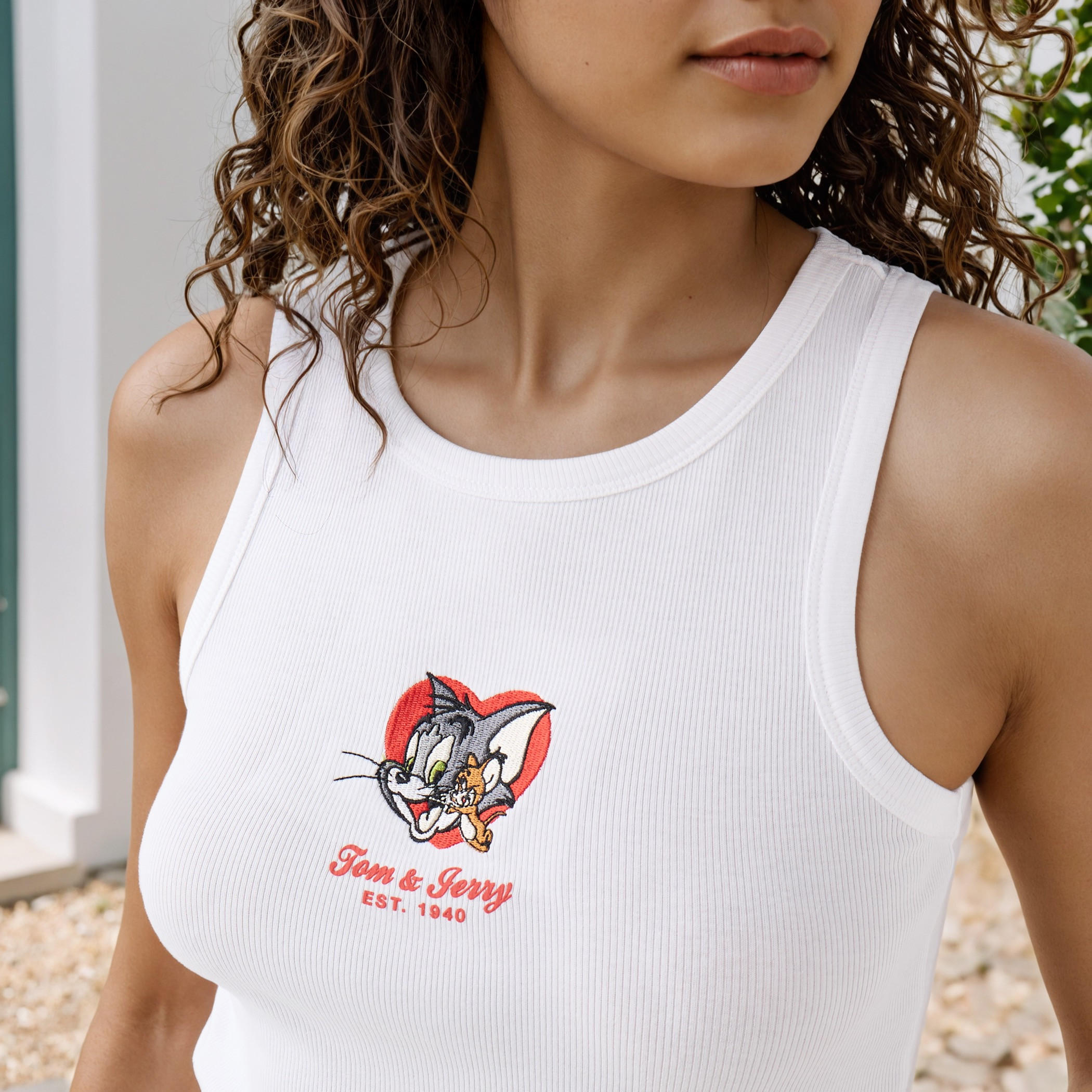 بلوزة تانك مضلعة بتطريزات توم وجيري-women-clothing-tshirts-image-4