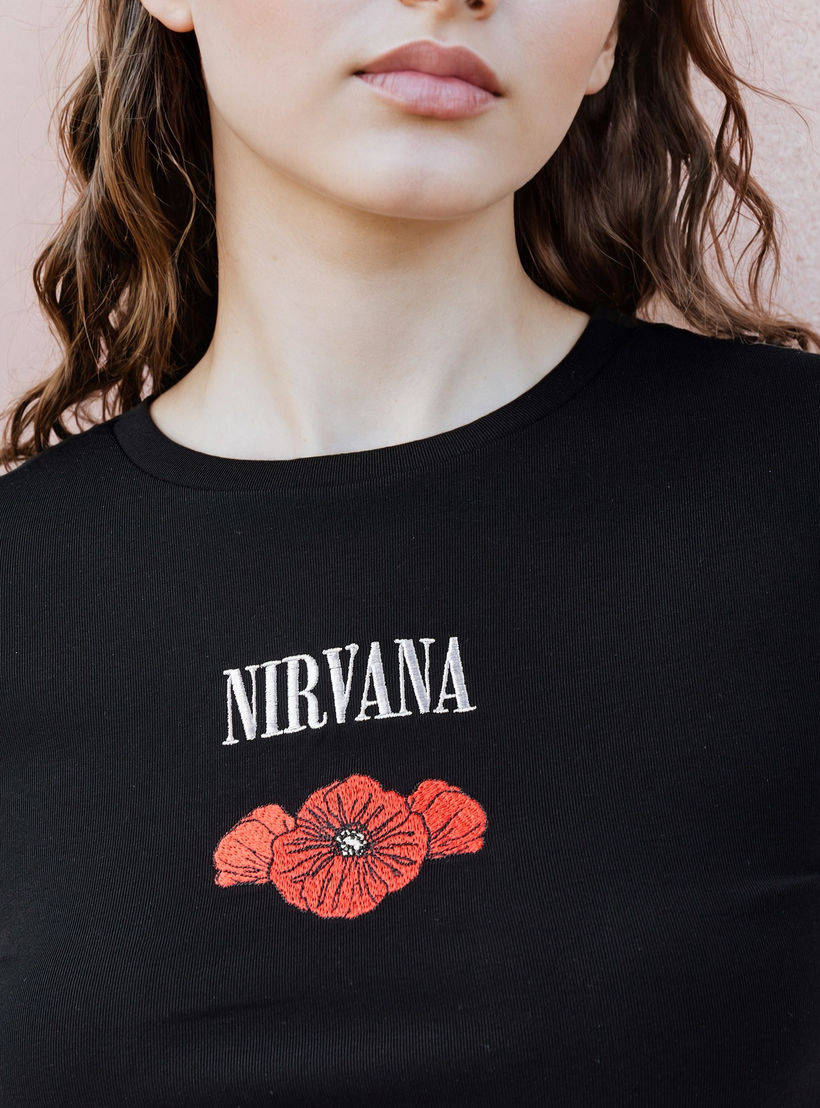 تيشيرت قصير بتطريزات نيرفانا-women-clothing-tshirts-image-2