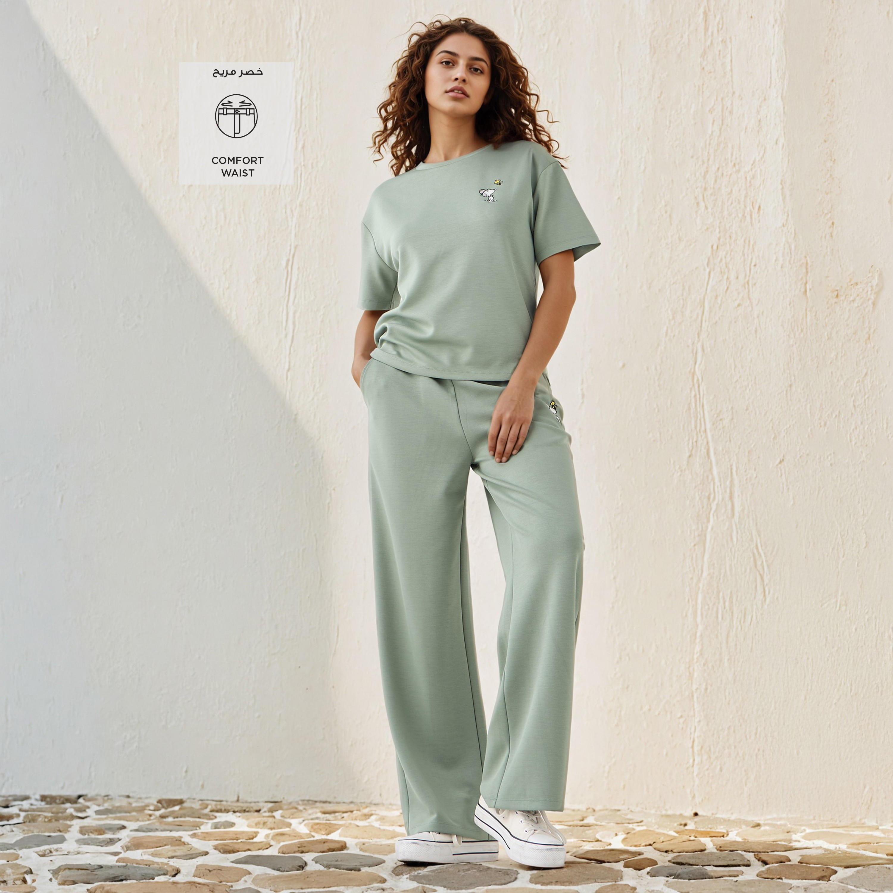 بنطلون بقصة مستقيمة وتطريزات سنوبي وجيوب-women-clothing-bottoms-trousers-image-2