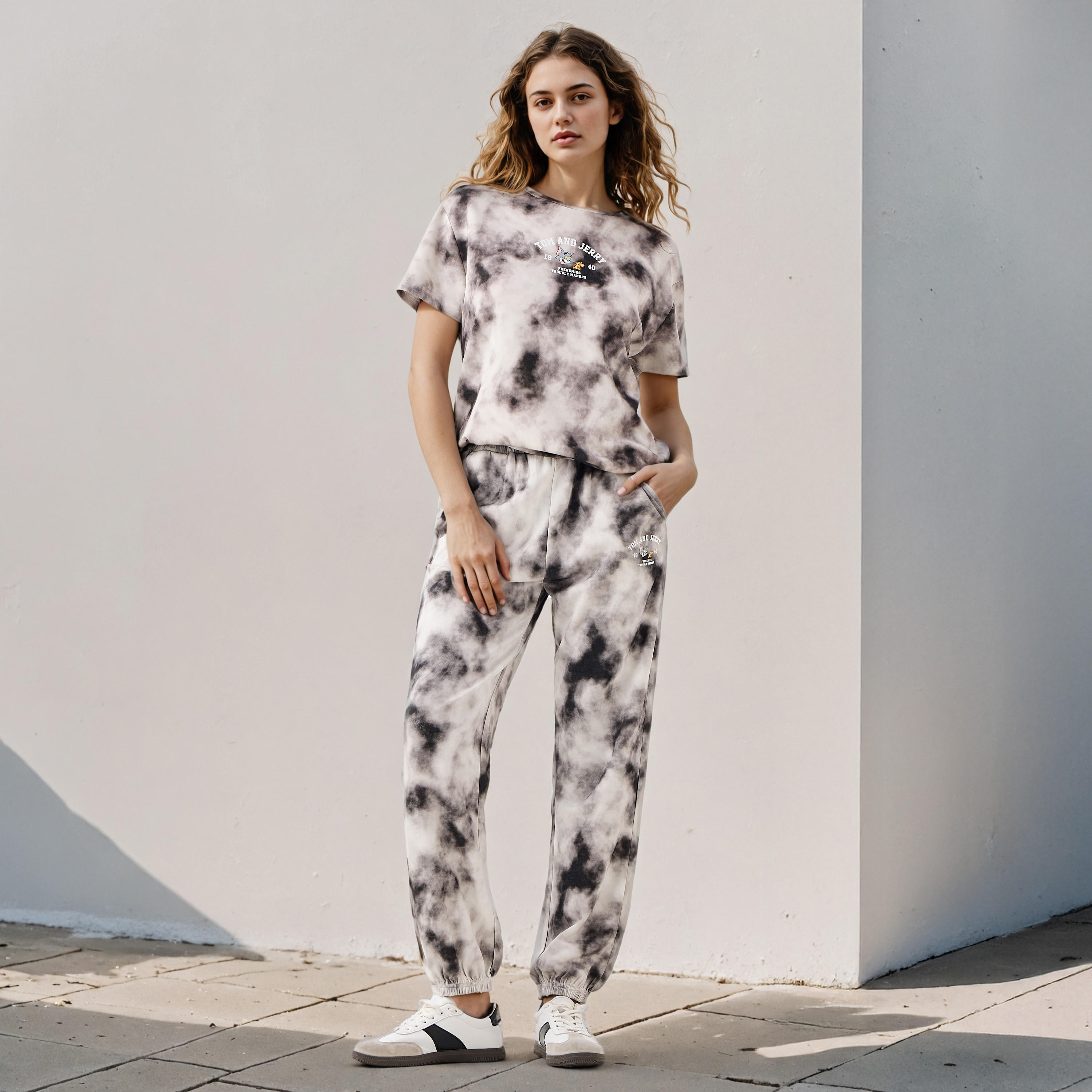 بنطلون رياضي بتطريزات توم آند جيري-women-clothing-bottoms-joggers-image-2
