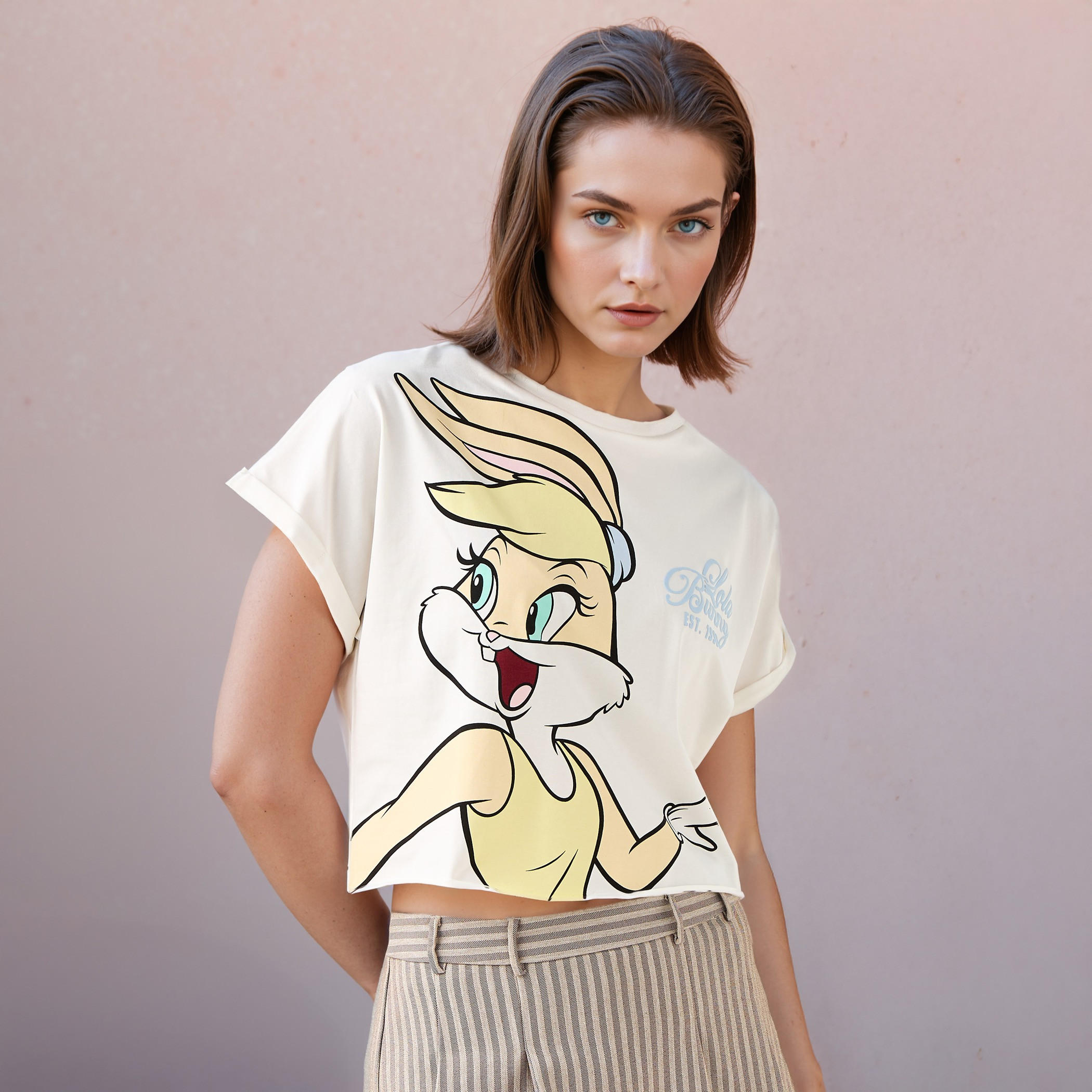 Lola Bunny Cropped T-shirt with Extended Sleeves-women-clothing-tshirts-image-1