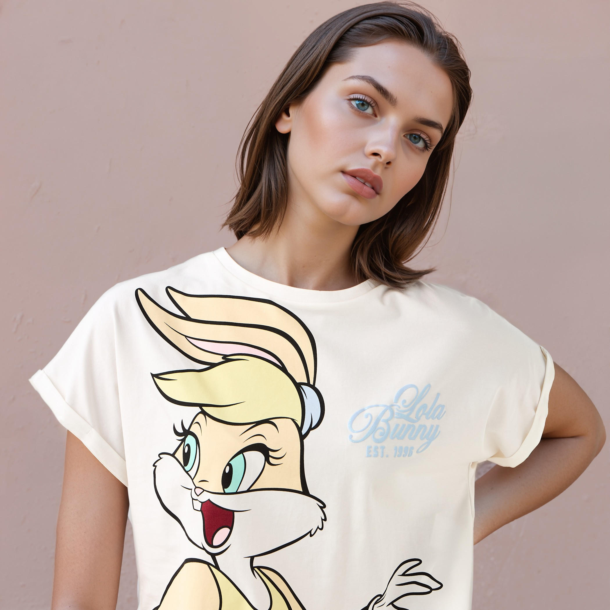 Lola Bunny Cropped T-shirt with Extended Sleeves-women-clothing-tshirts-image-4