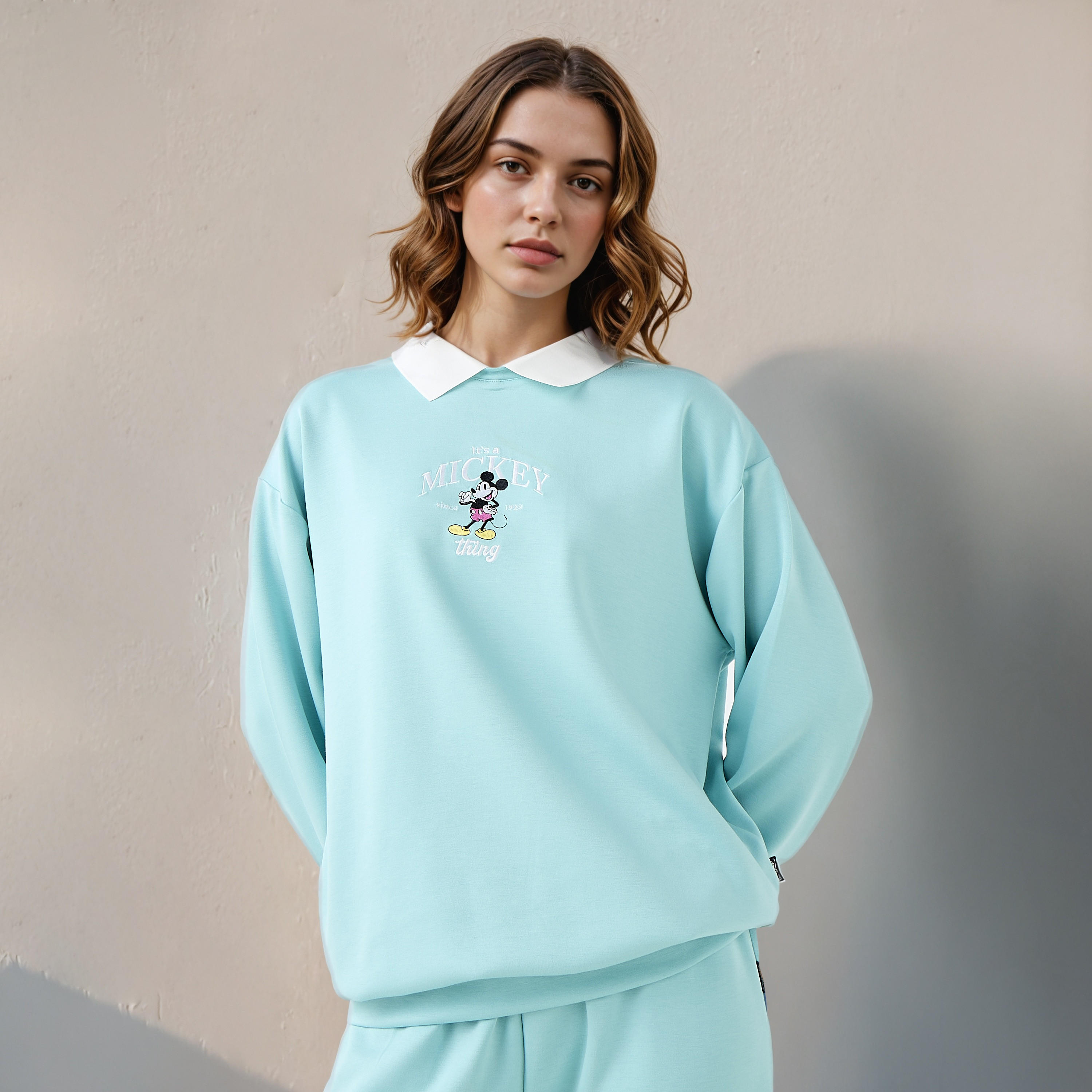 سويت شيرت بياقة وتطريز ميكي ماوس-women-winterwear-hoodiesandsweatshirts-sweatshirts-image-5