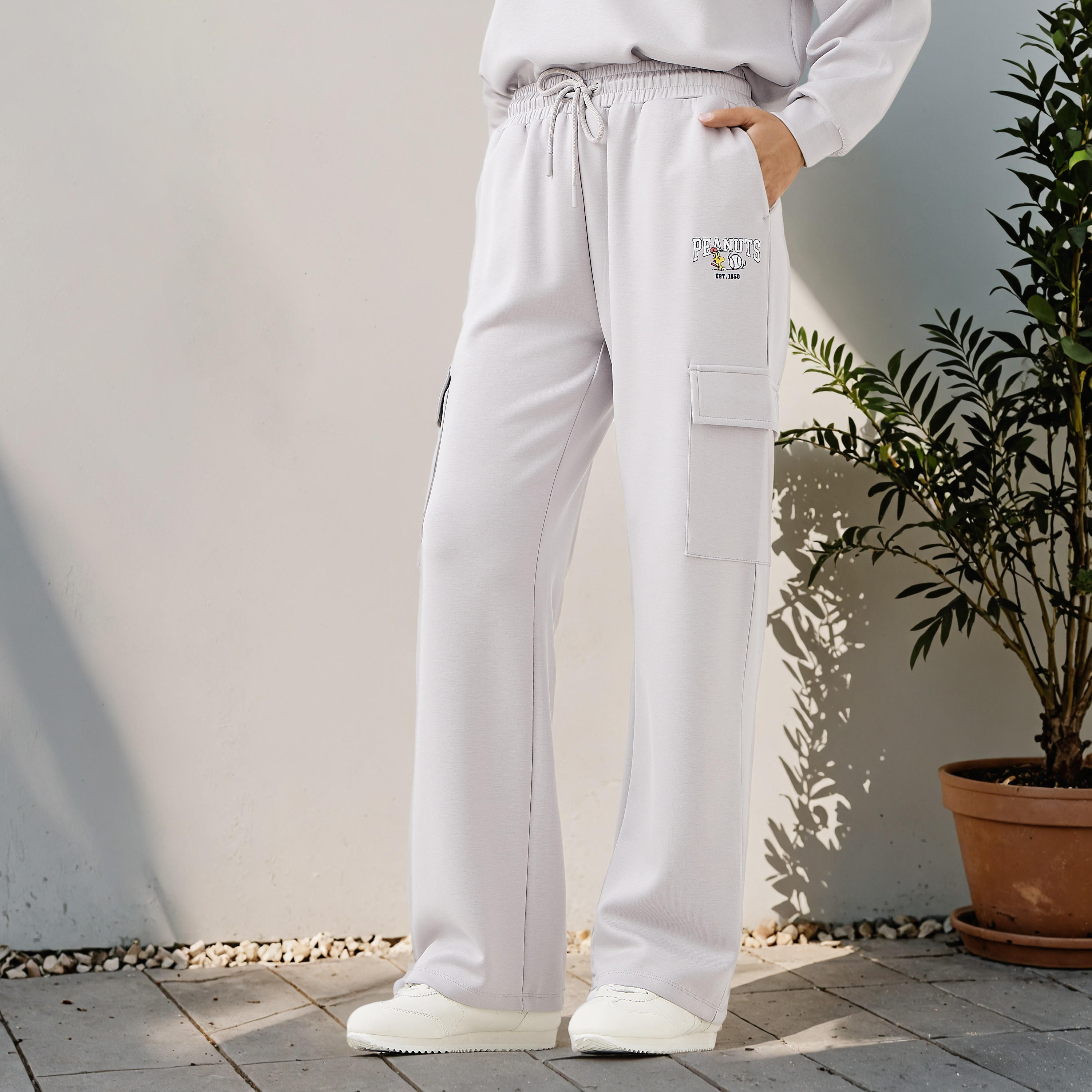بنطلون رياضي كارجو بطبعات بيناتس-women-clothing-bottoms-joggers-image-5