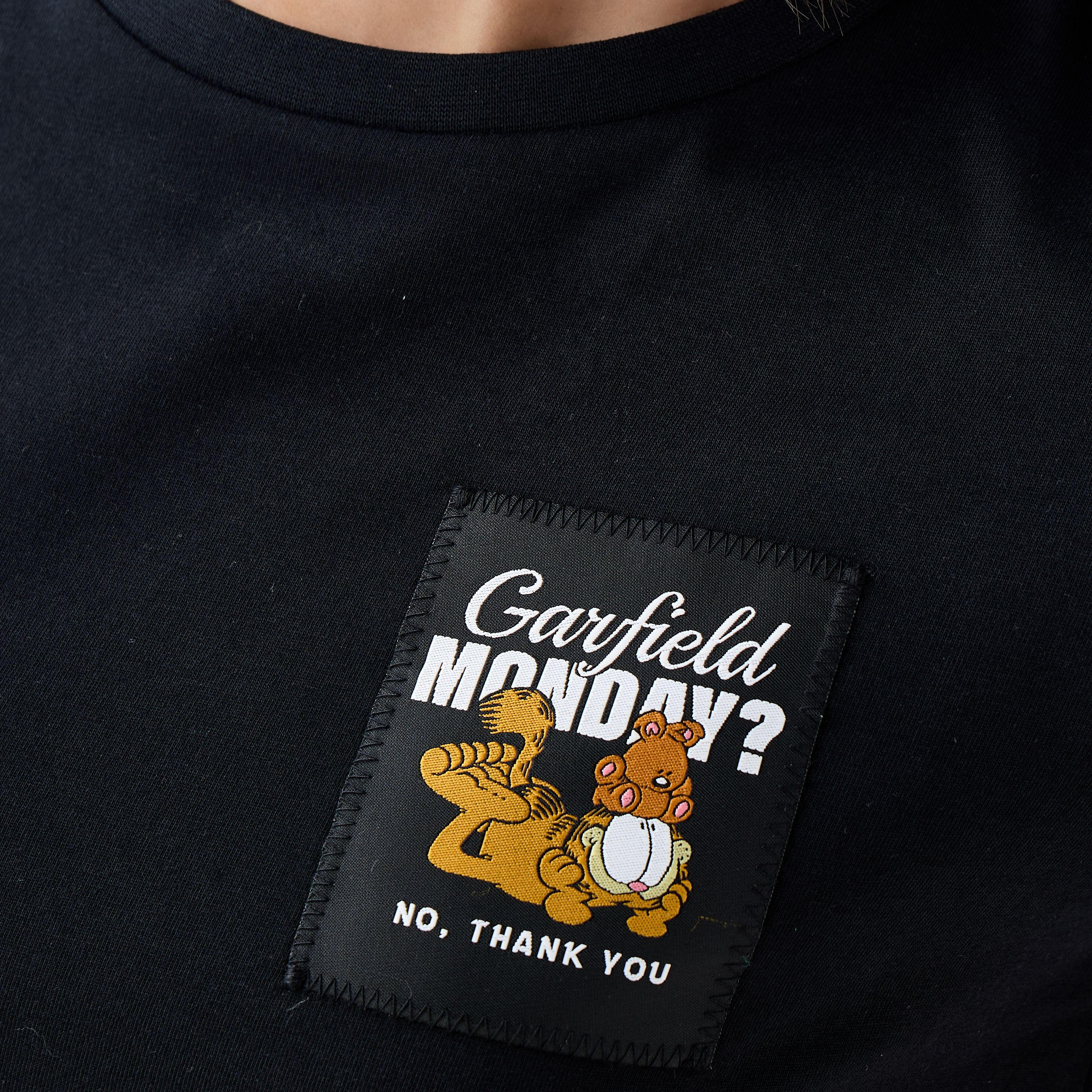 تيشيرت بتطريزات جارفيلد-women-clothing-tshirts-image-1