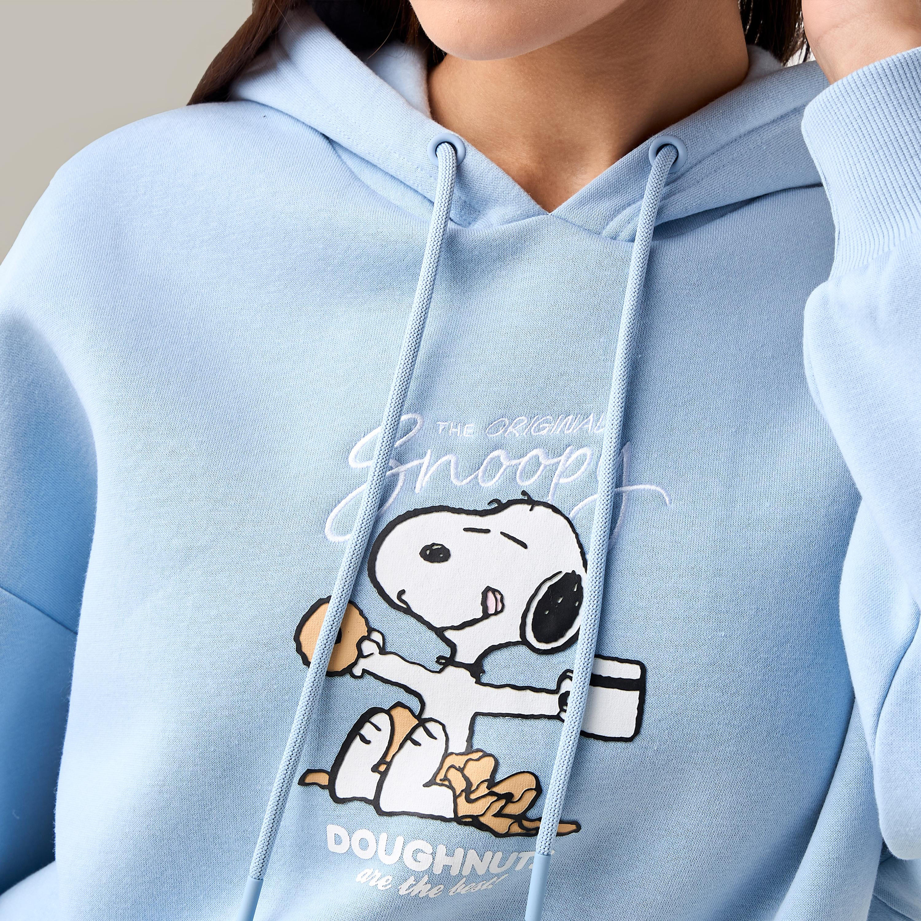 سويت شيرت بقبعة وطبعات سنوبي-women-winterwear-hoodiesandsweatshirts-sweatshirts-image-4
