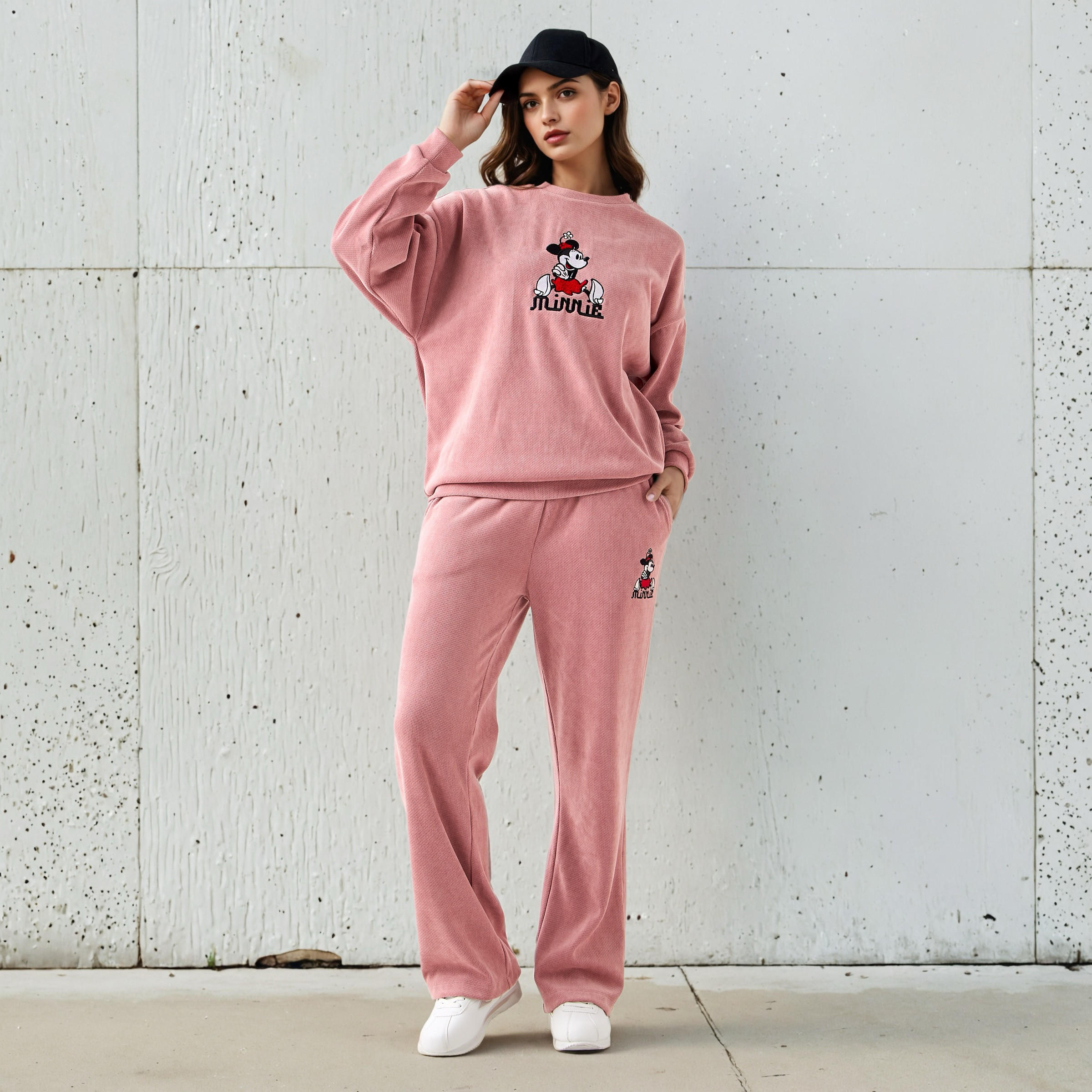 بنطلون ميني ماوس بقصة مستقيمة وخصر متوسط الارتفاع-women-clothing-bottoms-joggers-image-4