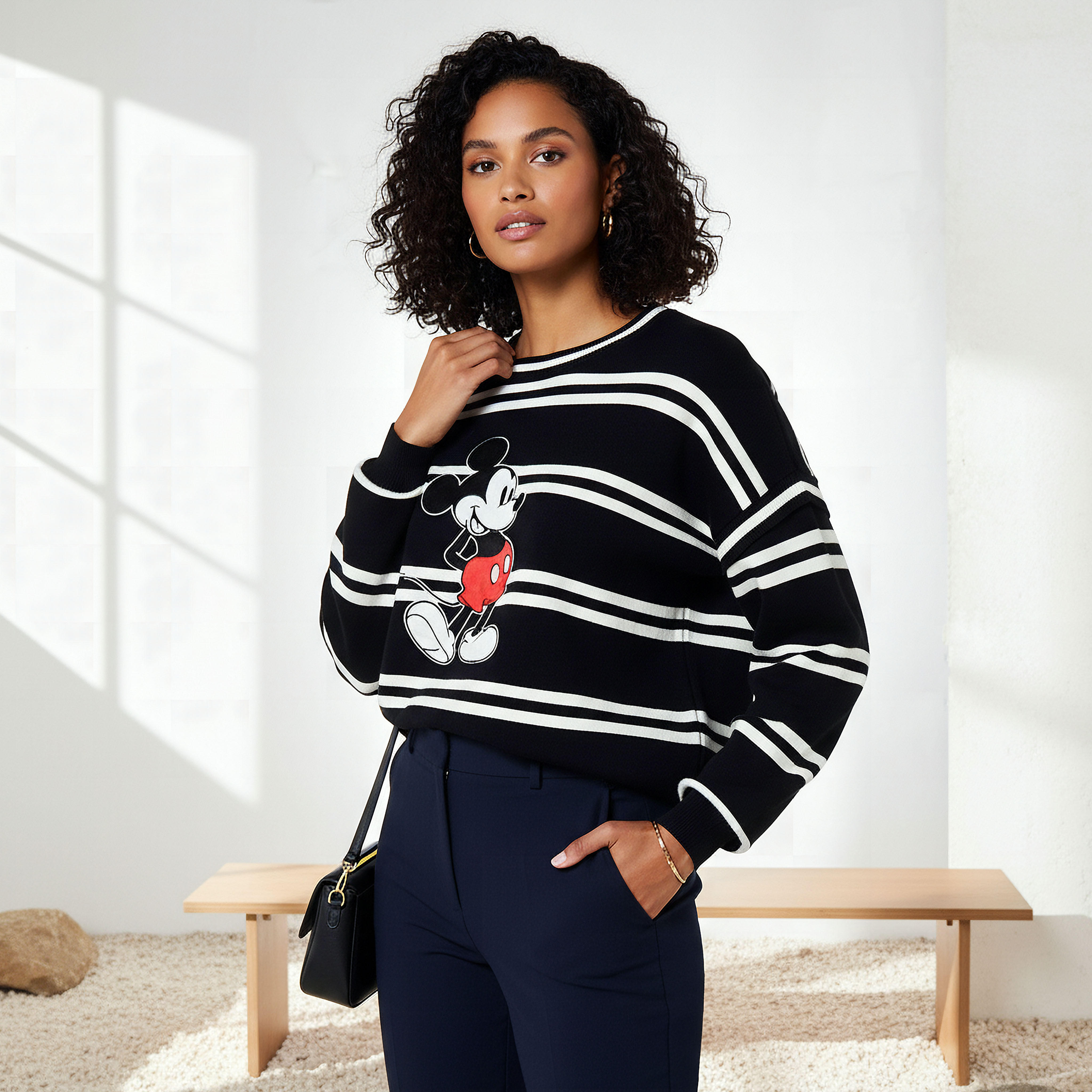 كنزة بياقة مستديرة وبزخارف ميكي ماوس-women-clothing-cardigansandjumpers-jumpers-image-1