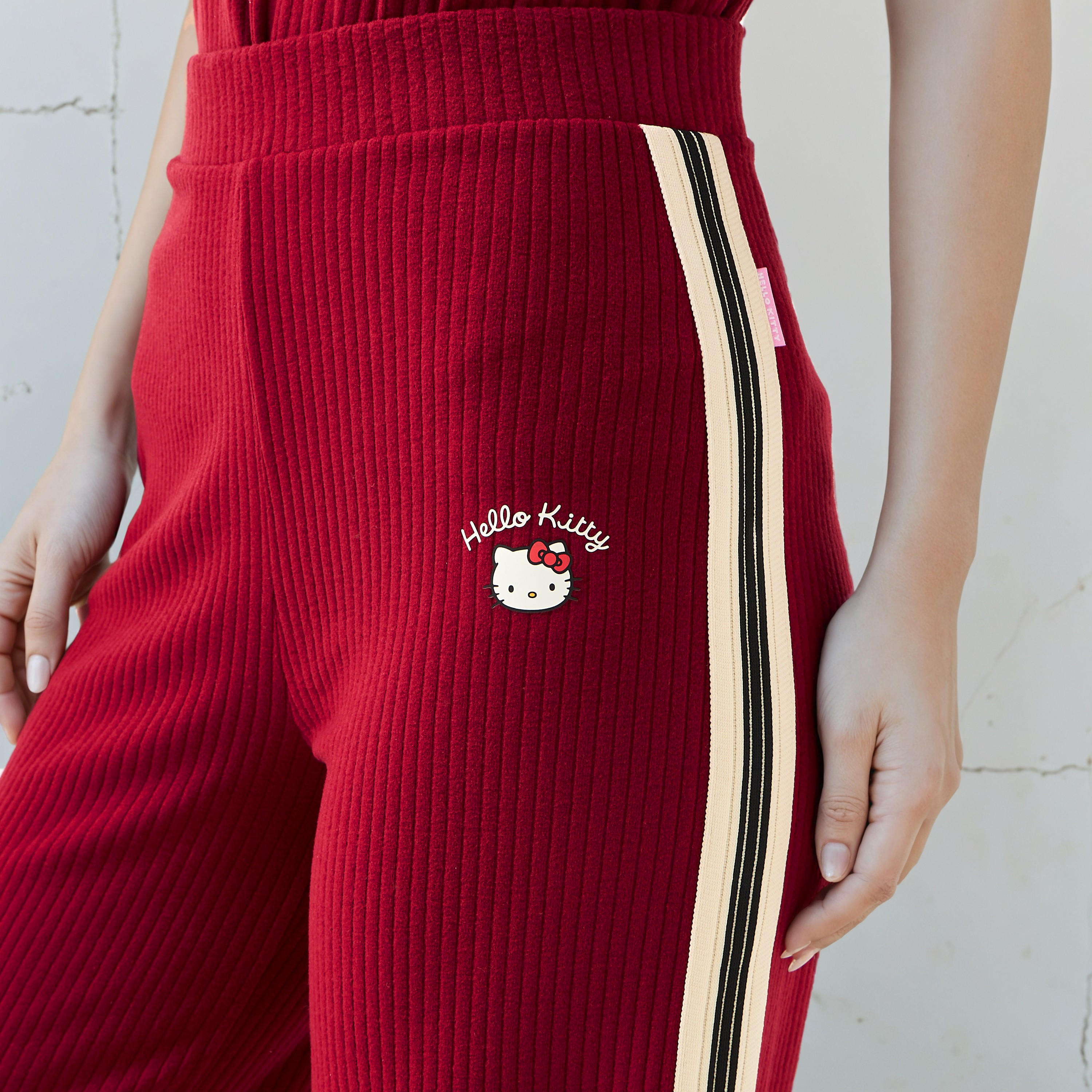 بنطلون تراك بطبعة هيلو كيتي وخصر متوسط الارتفاع-women-clothing-bottoms-trousers-image-2