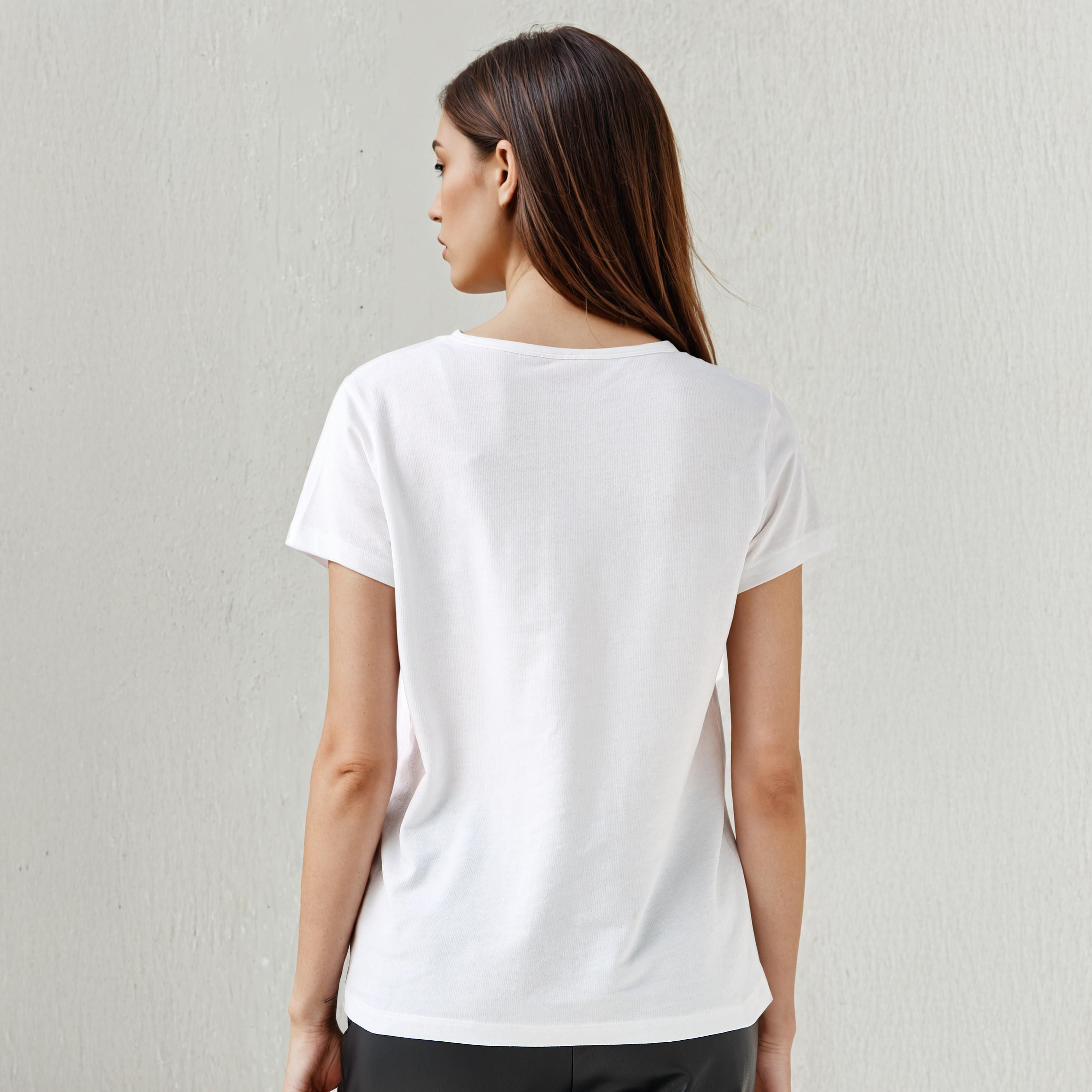 تيشيرت بياقة ضيقة وطبعات اليوم الوطني السعودي-women-clothing-tshirts-image-3