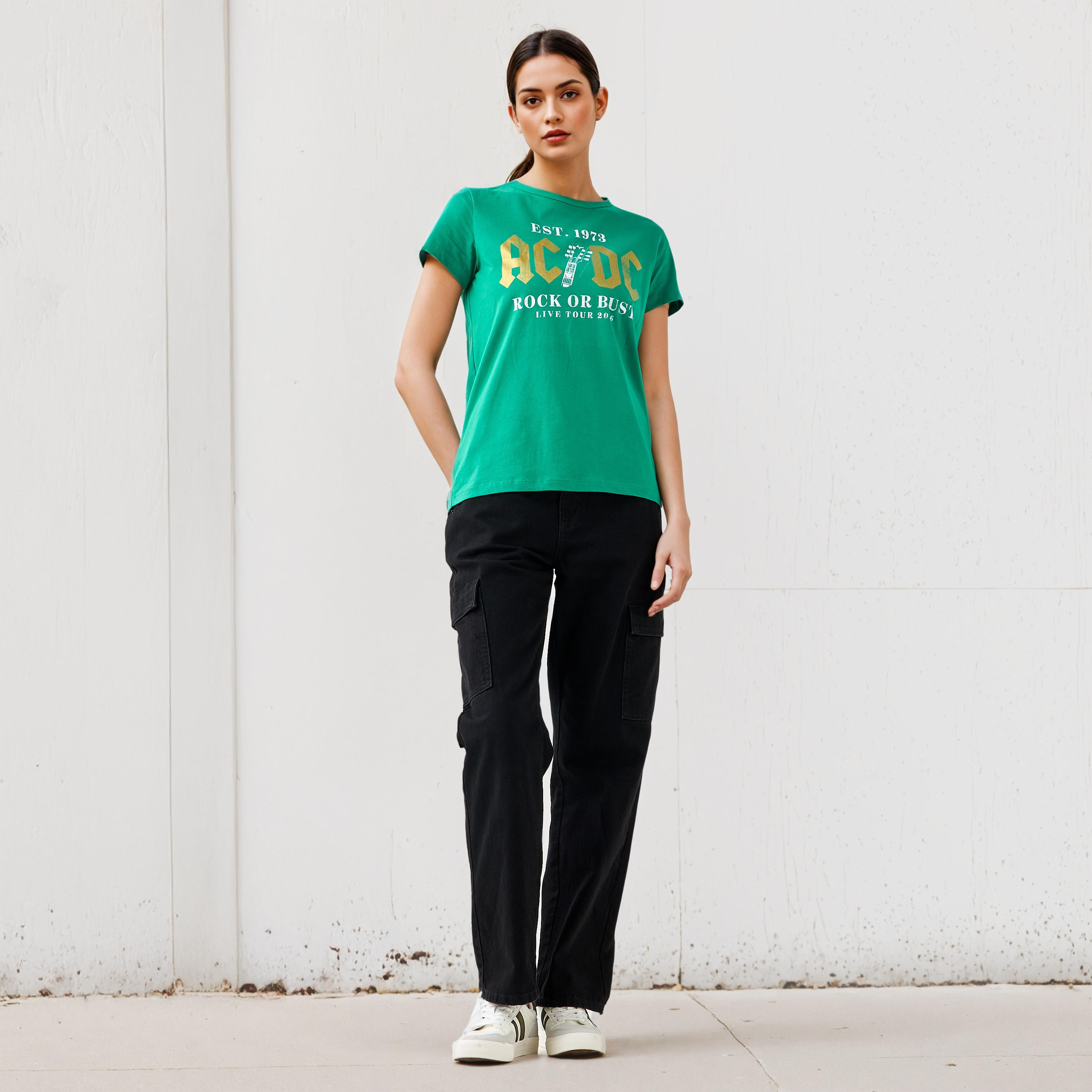 تيشيرت بياقة ضيقة وطبعات-women-clothing-tshirts-image-2