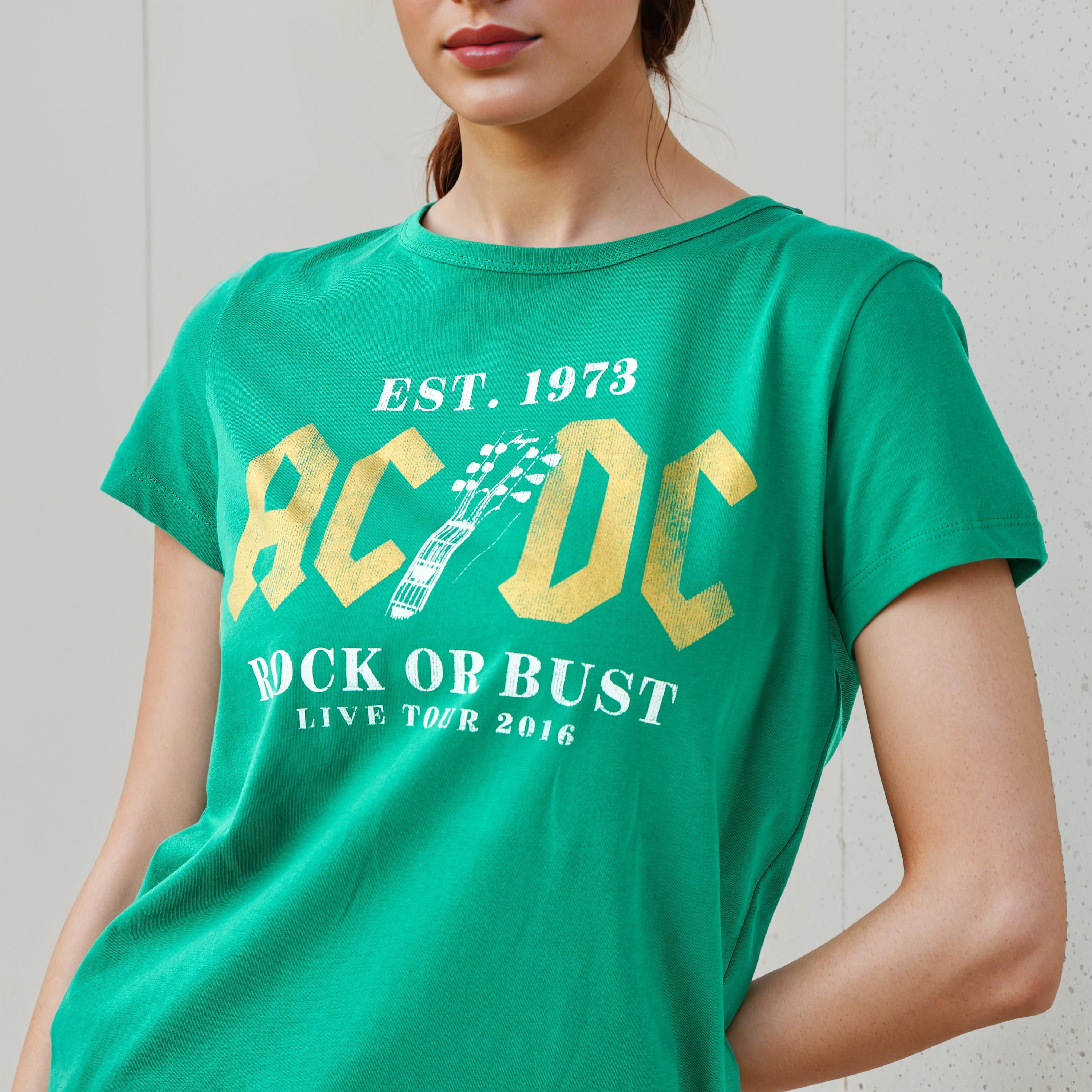تيشيرت بياقة ضيقة وطبعات-women-clothing-tshirts-image-5