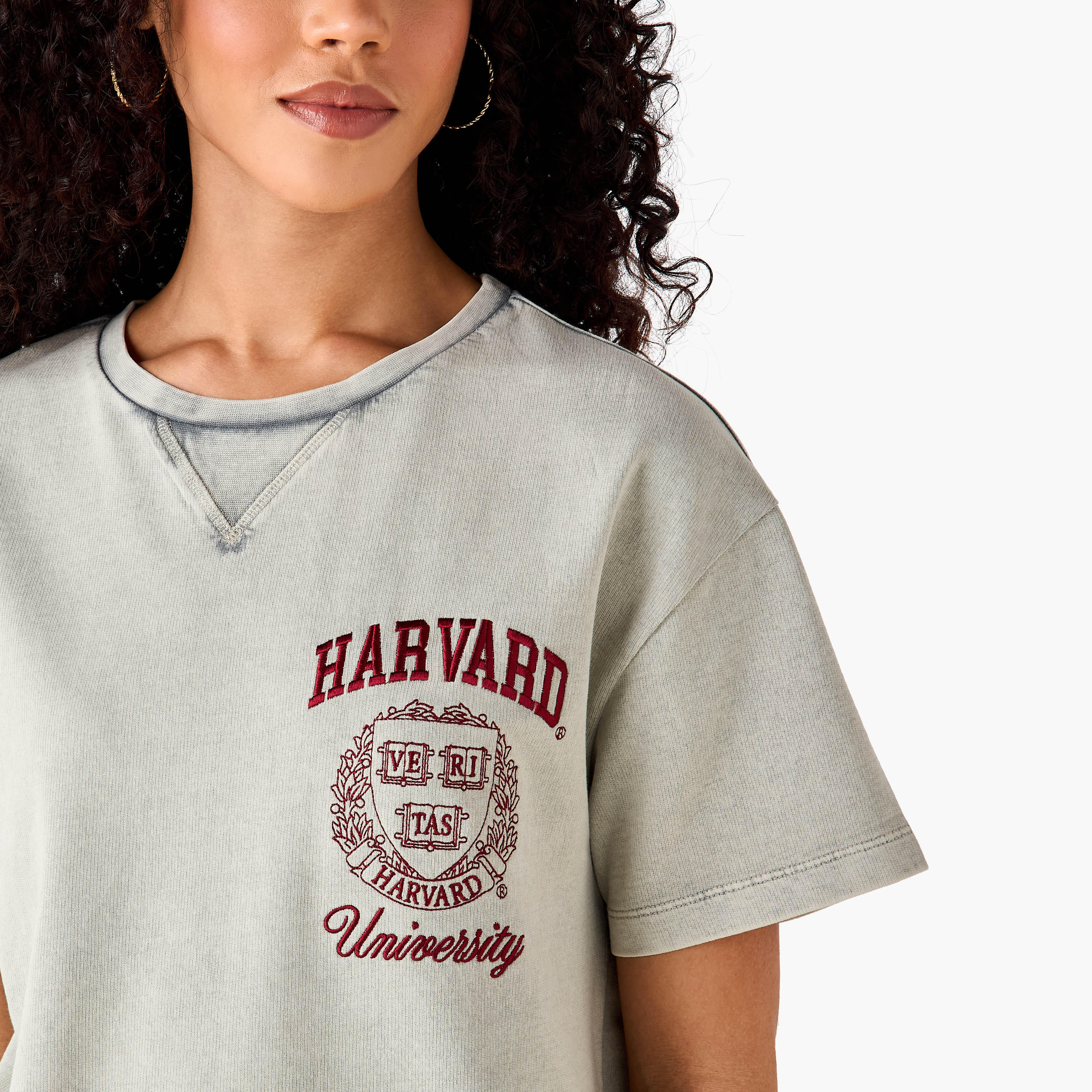 تيشيرت جامعة هارفارد أوفر سايز من القطن المغسول-women-clothing-tshirts-image-1