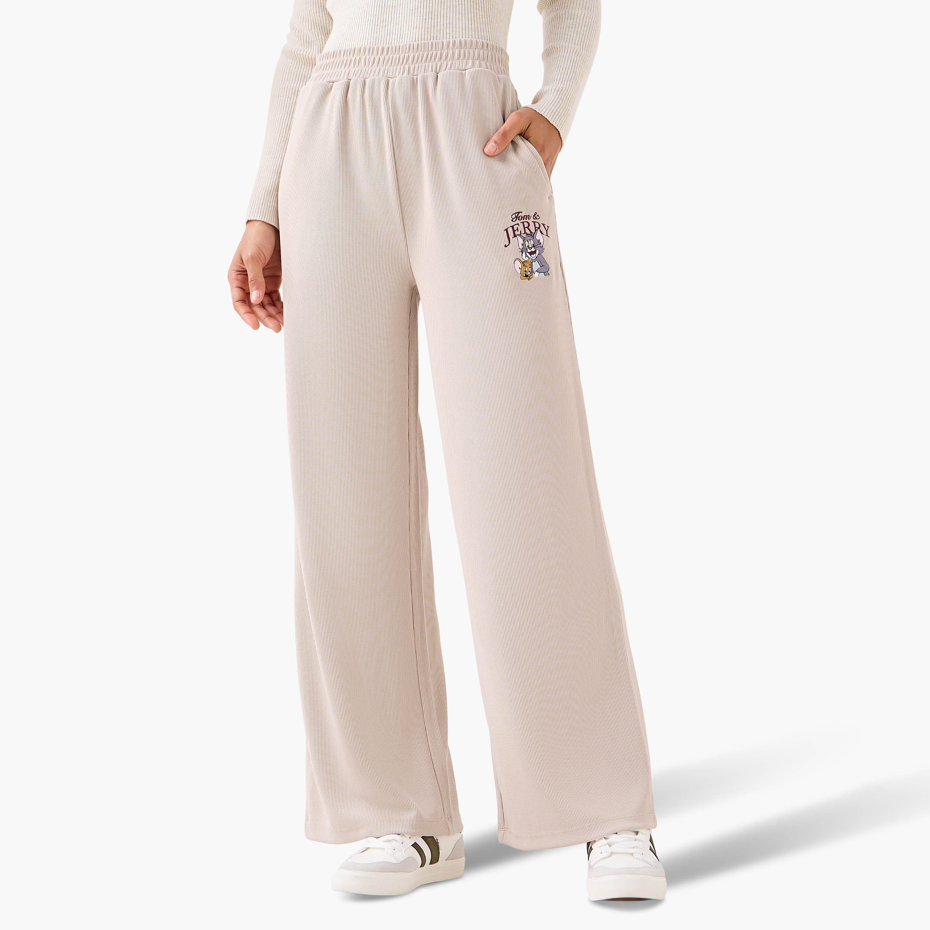 بنطلون رياضي توم وجيري بأرجل واسعة وخصر مريح-women-clothing-coordsets-image-2