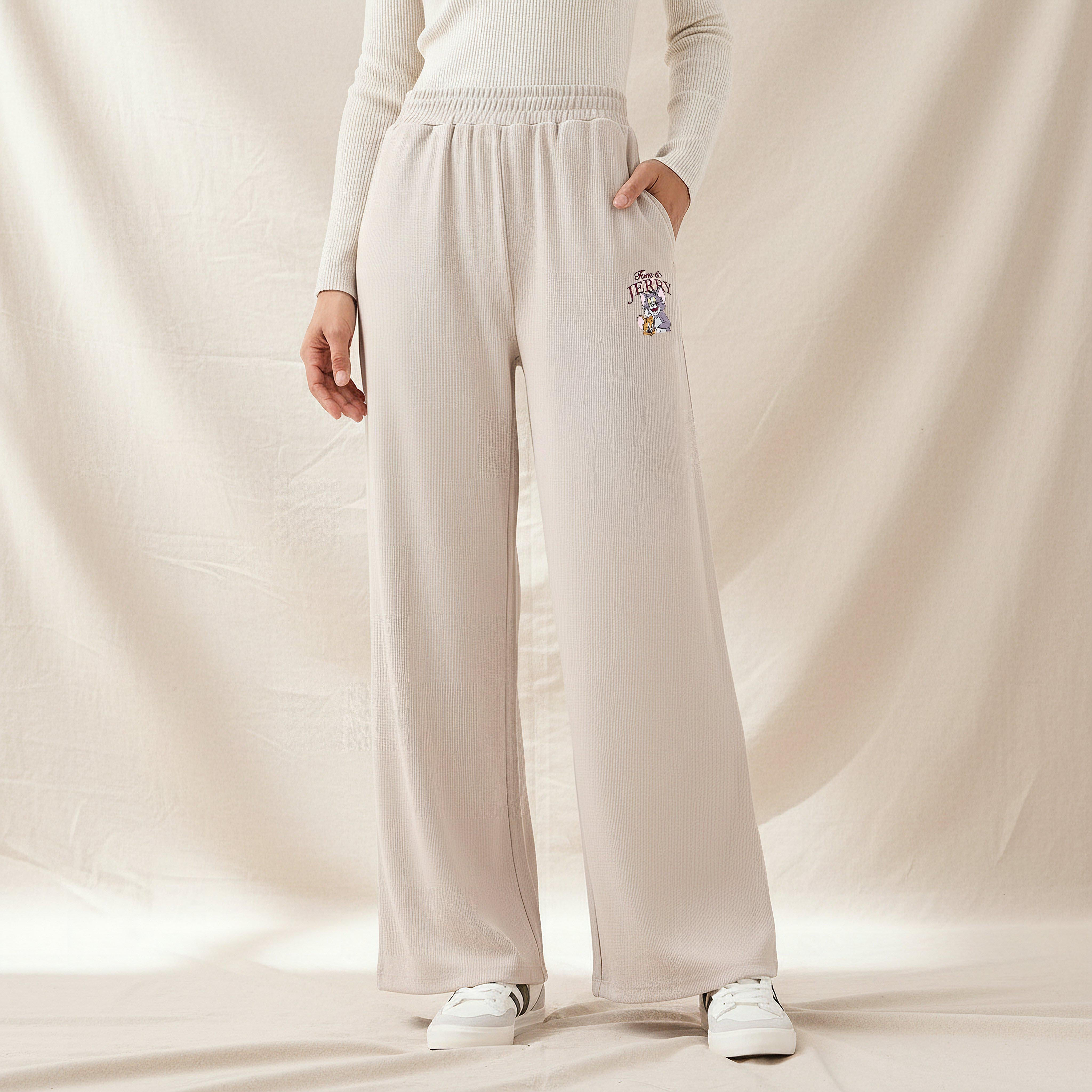 بنطلون رياضي توم وجيري بأرجل واسعة وخصر مريح-women-clothing-coordsets-image-1