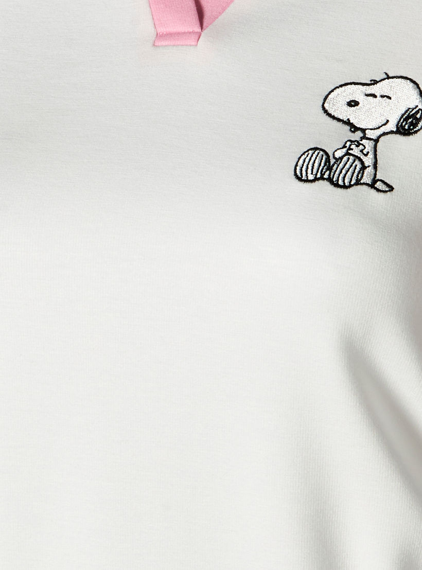 تيشيرت بتطريز سنوبي-women-clothing-tshirts-image-4