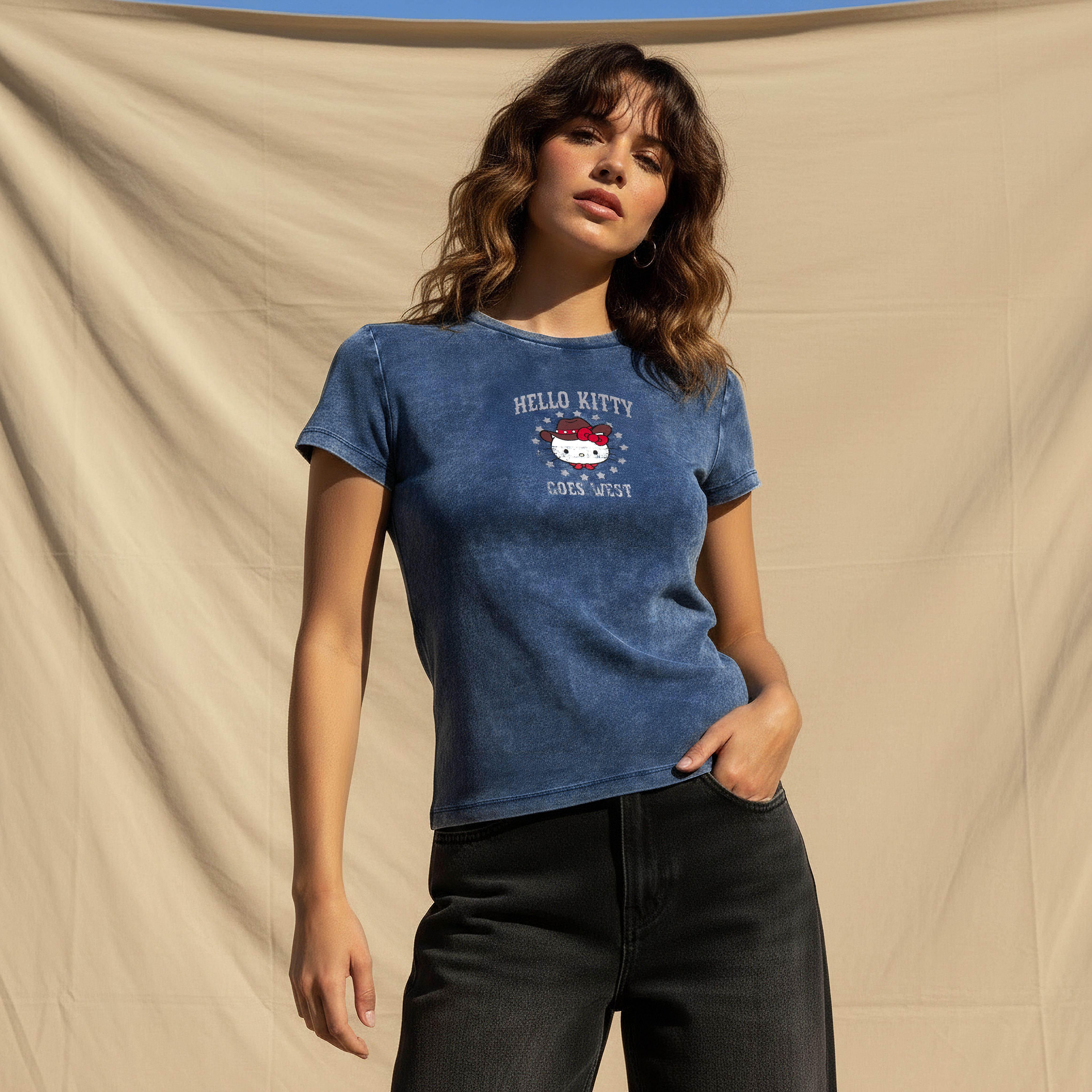 تيشيرت بقصة سليم وطبعات هيلو كيتي-women-clothing-tshirts-image-5