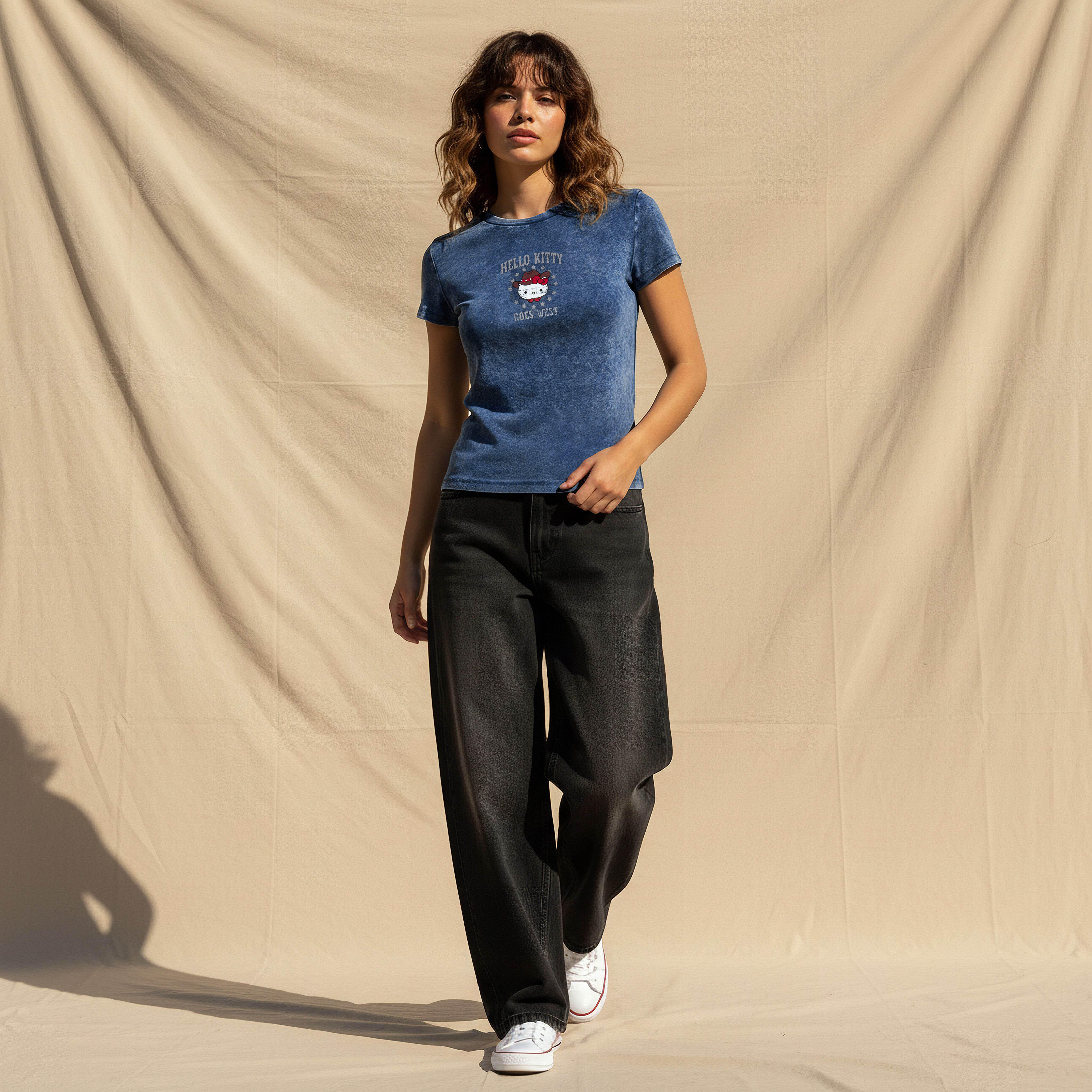 تيشيرت بقصة سليم وطبعات هيلو كيتي-women-clothing-tshirts-image-3