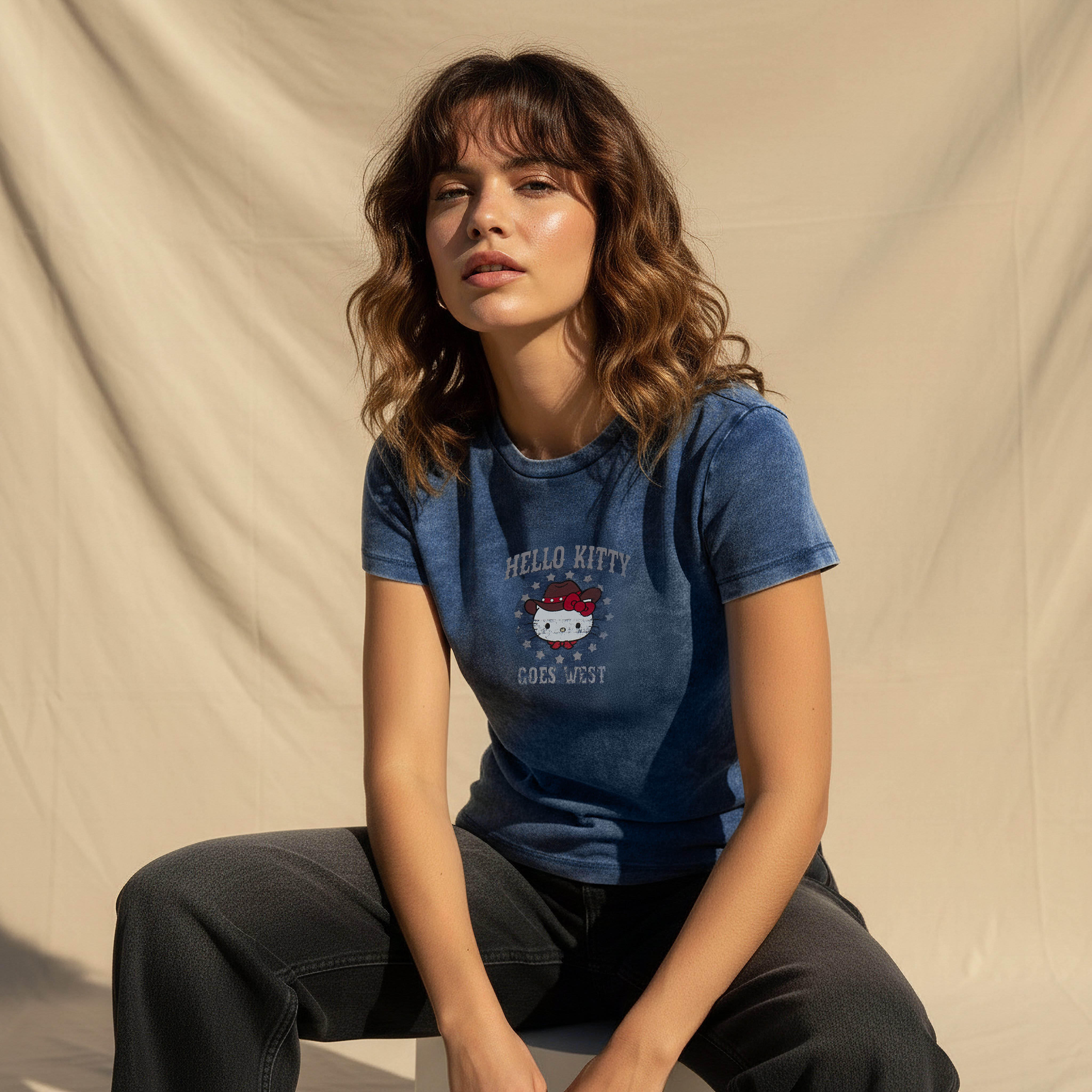 تيشيرت بقصة سليم وطبعات هيلو كيتي-women-clothing-tshirts-image-1