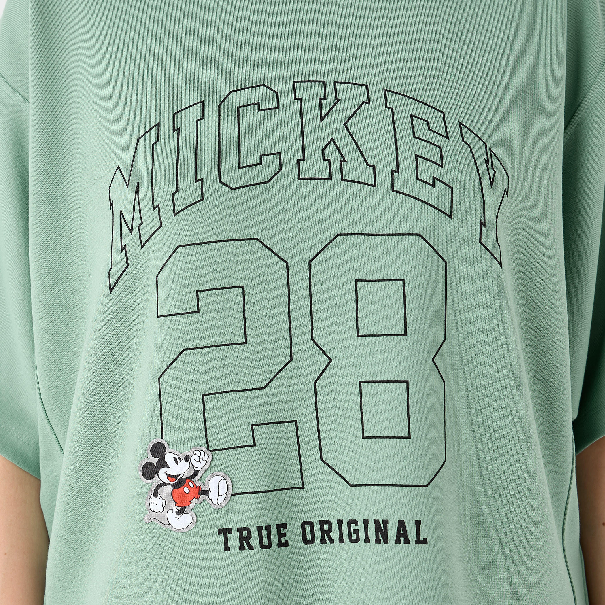 تيشيرت بطبعات ميكي ماوس مع تفاصيل مزخرفة-women-clothing-tshirts-image-5