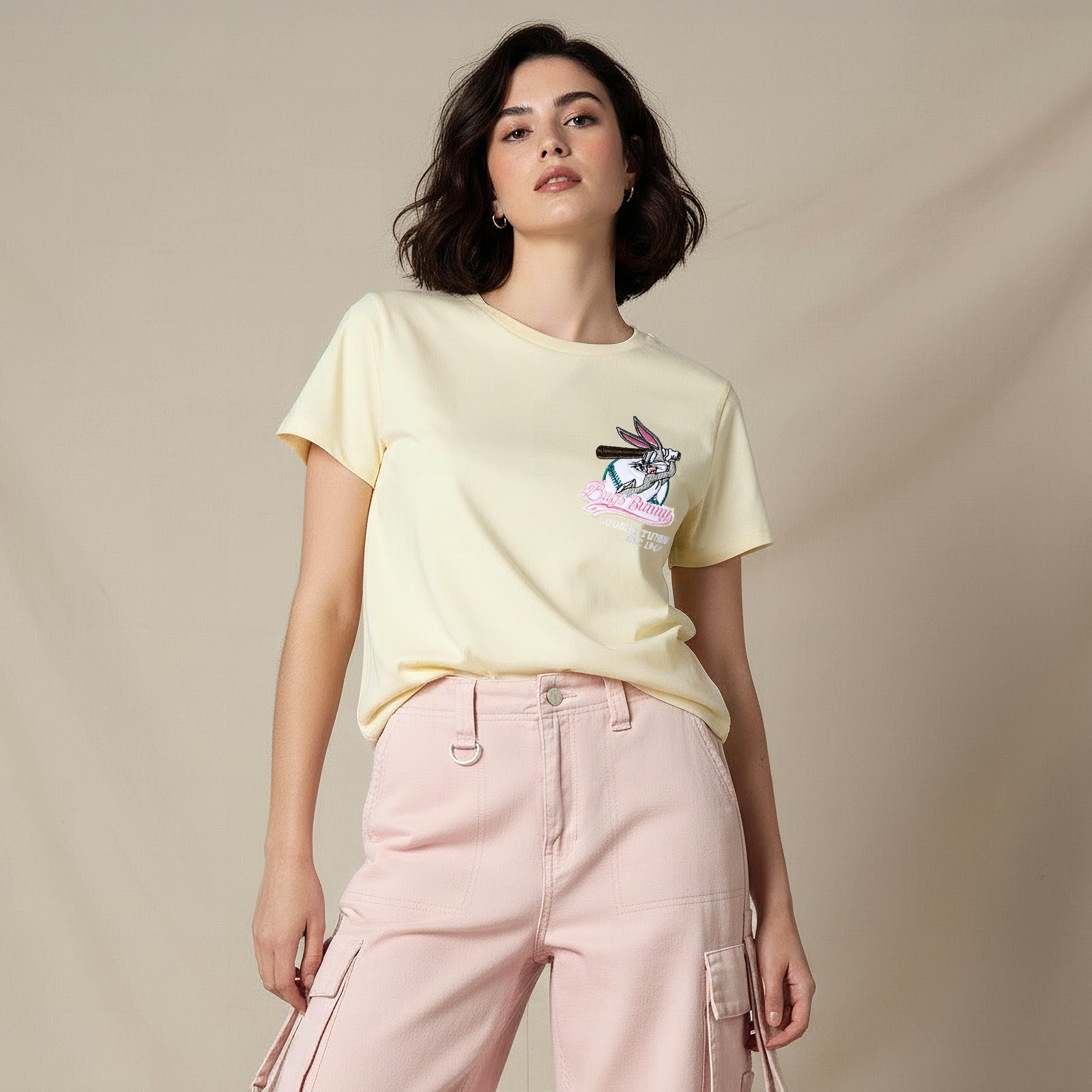 تيشيرت قطن بتطريز باجز باني-women-clothing-tshirts-image-5