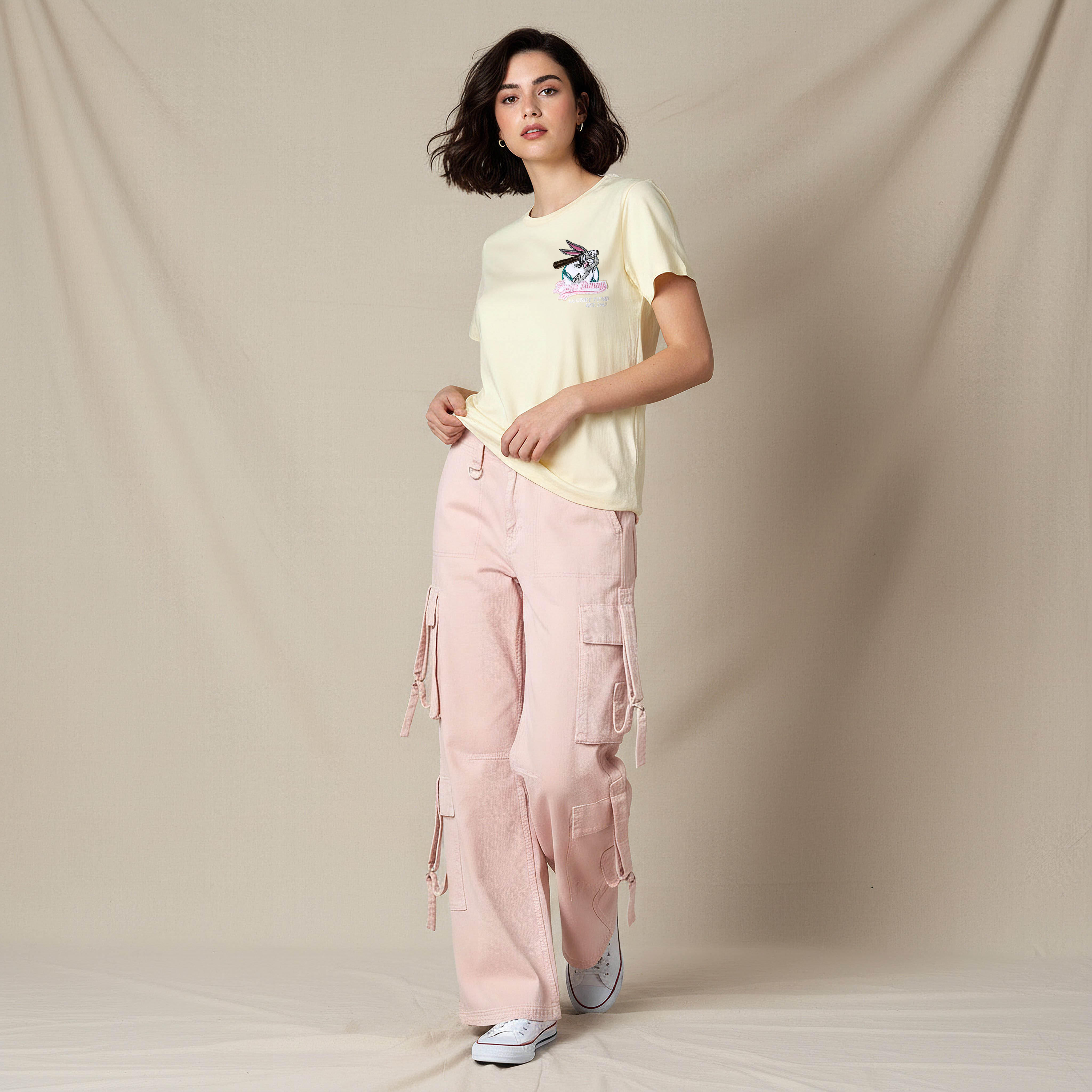 تيشيرت قطن بتطريز باجز باني-women-clothing-tshirts-image-3