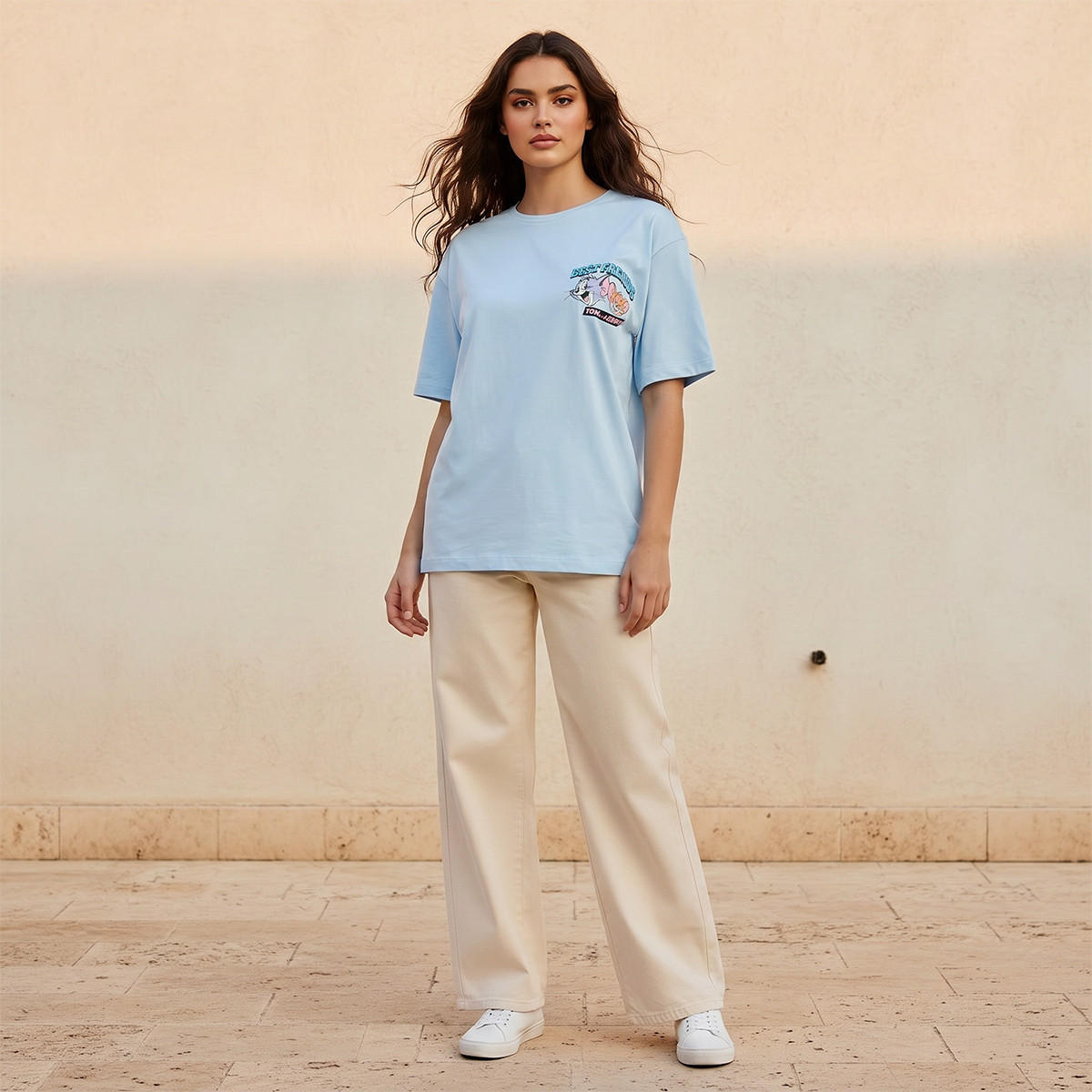 تيشيرت بقصّة بوكسي وطبعات توم وجيري-women-clothing-tshirts-image-3