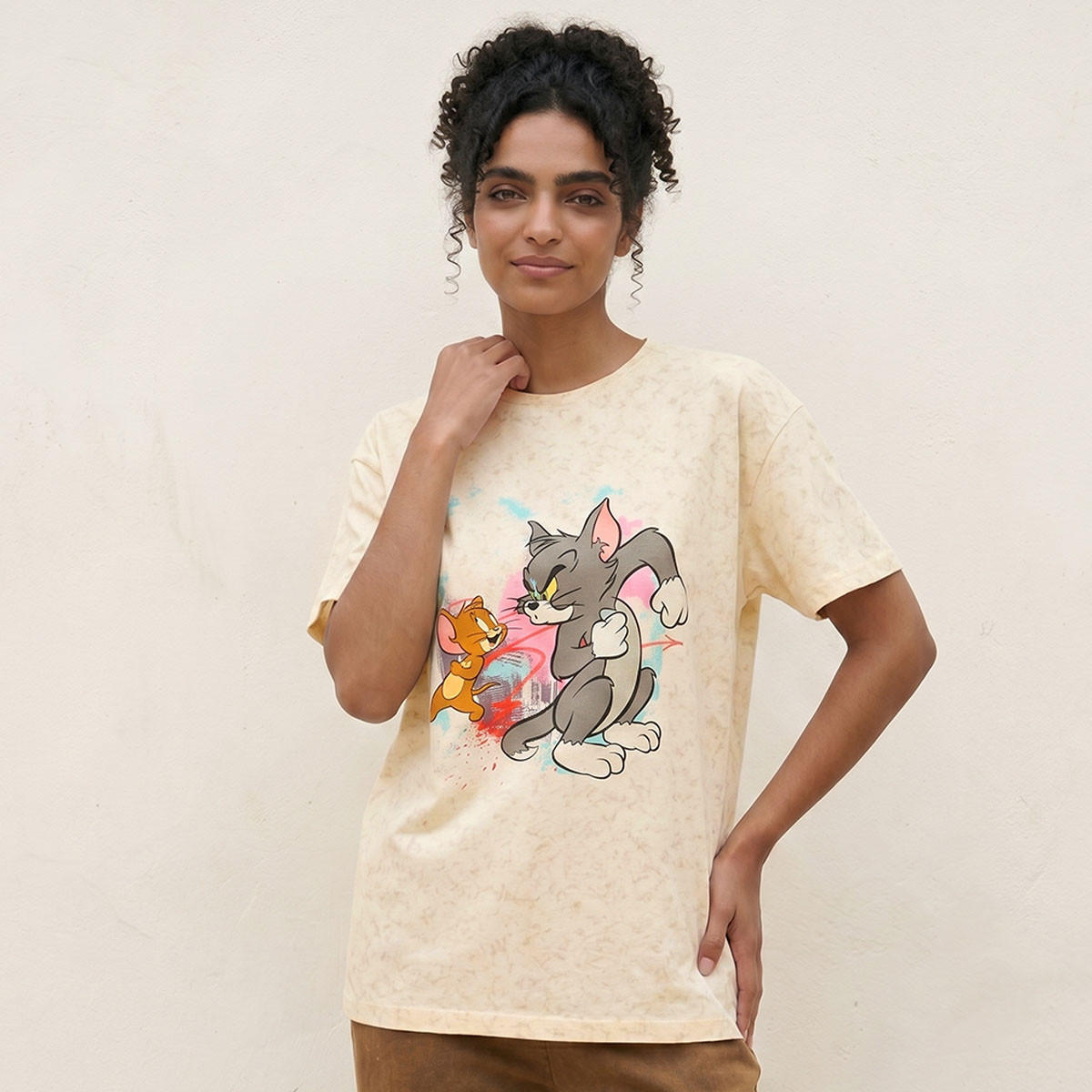 تيشيرت توم أند جيري مقاس كبير بياقة دائرية-women-clothing-tshirts-image-1