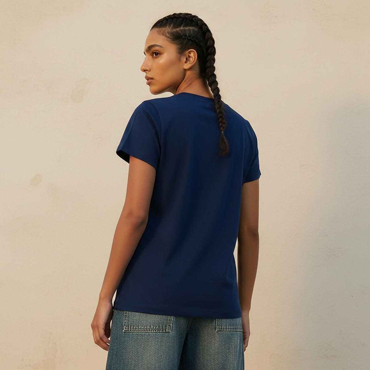 تيشيرت قطن بقصة عادية وطبعات كامبريدج-women-clothing-tshirts-image-4
