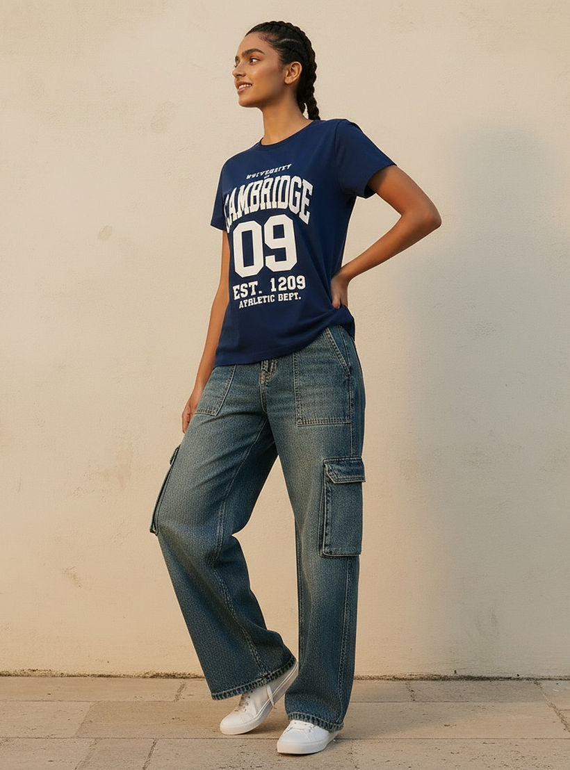 تيشيرت قطن بقصة عادية وطبعات كامبريدج-women-clothing-tshirts-image-6