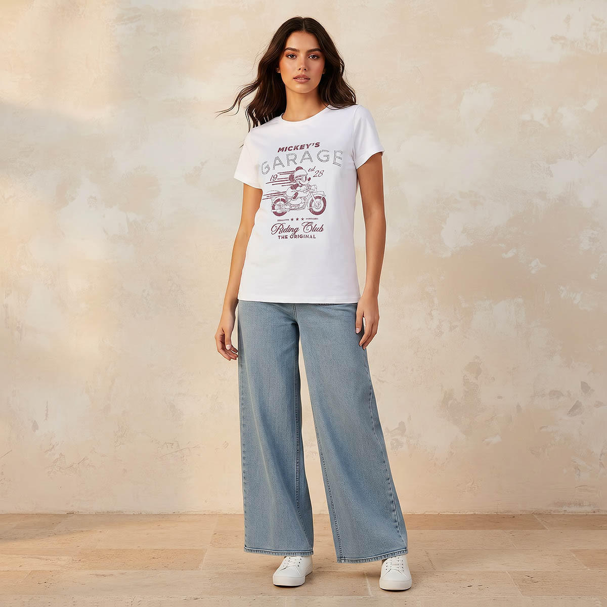 تيشيرت قطن بقصة عادية وطبعات ميكي ماوس-women-clothing-tshirts-image-3