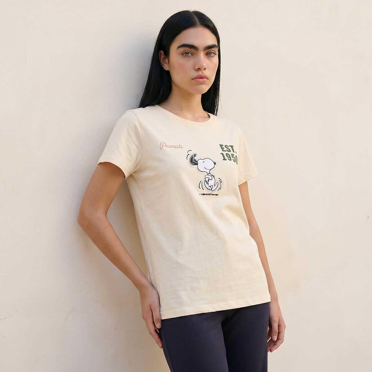 تيشيرت قطن بقصّة عادية وزخارف سنوبي-women-clothing-tshirts-image-1