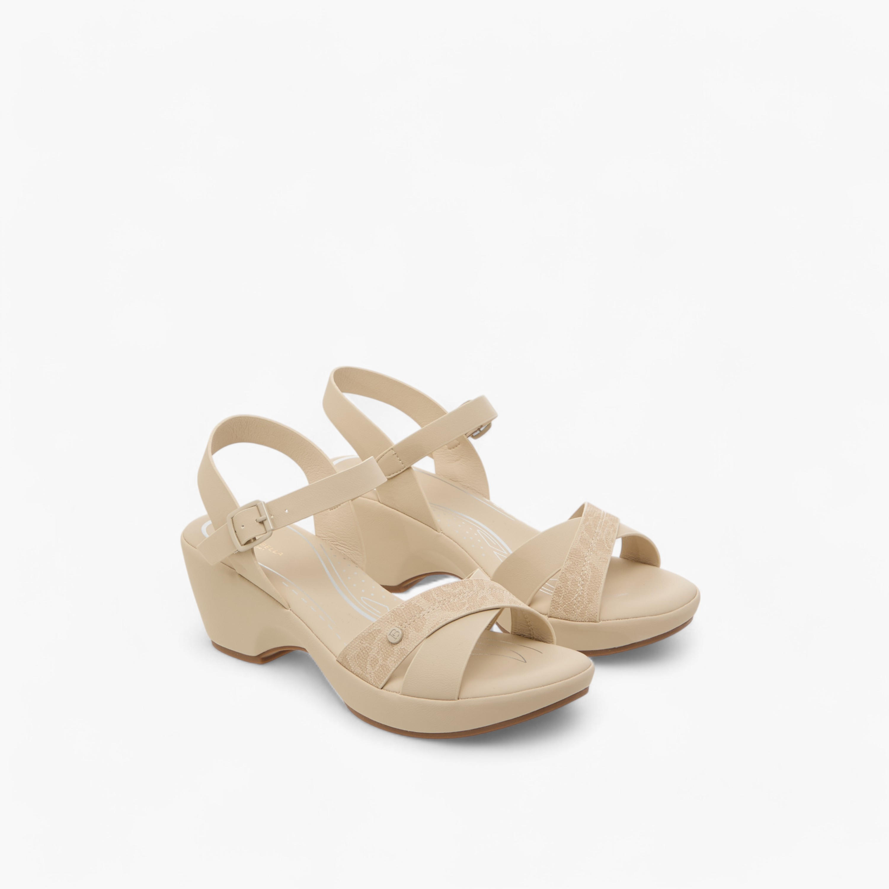 صندل بأحزمة متقاطعة بارز الملمس وبكعب سميك وإغلاق بإبزيم من فلورا بيلا-women-shoes-sandals-heeled-image-1