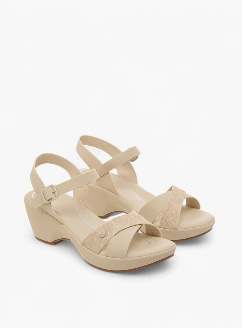 صندل بأحزمة متقاطعة بارز الملمس وبكعب سميك وإغلاق بإبزيم من فلورا بيلا-women-shoes-sandals-heeled-image-1
