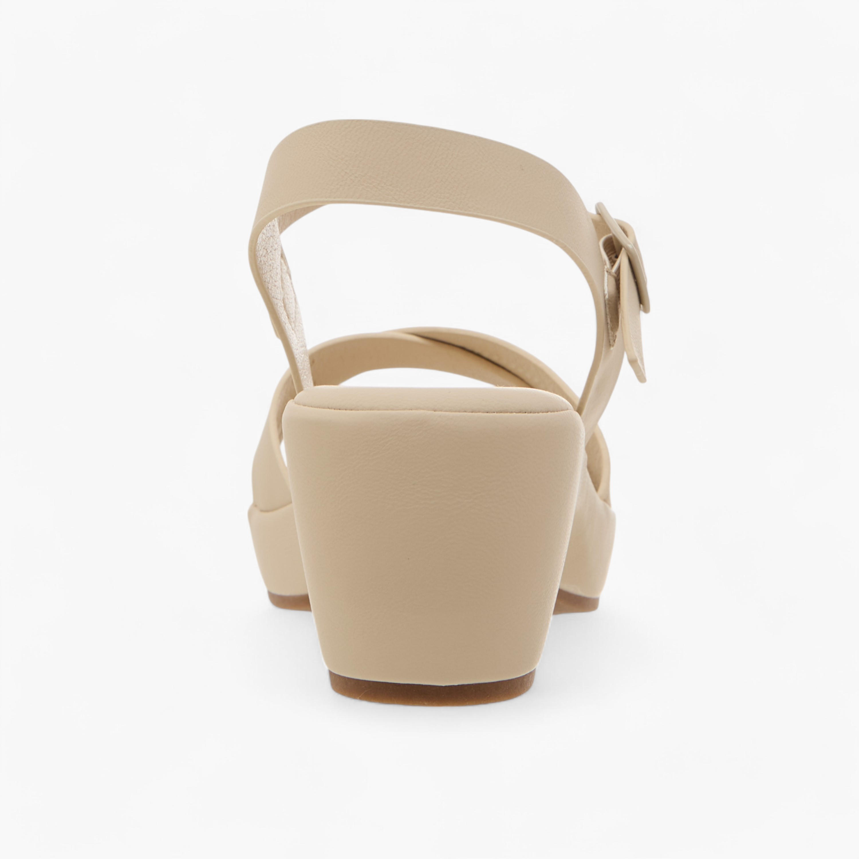 صندل بأحزمة متقاطعة بارز الملمس وبكعب سميك وإغلاق بإبزيم من فلورا بيلا-women-shoes-sandals-heeled-image-5