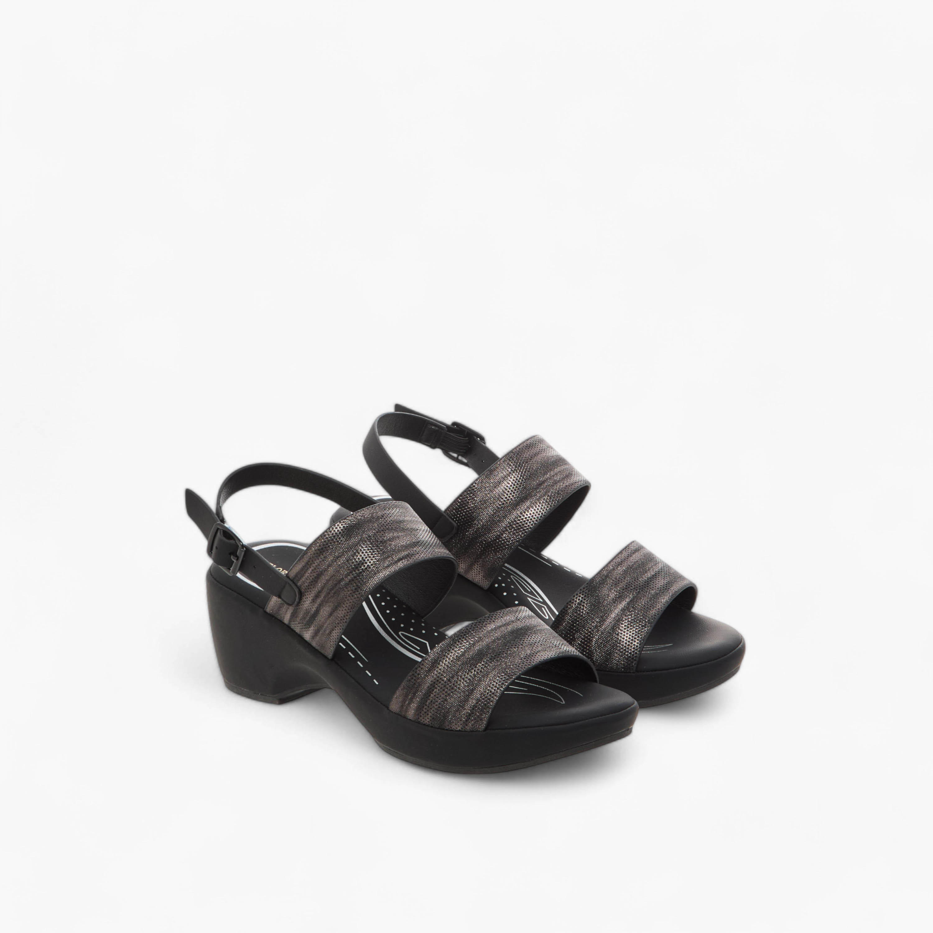 صندل مريح بارز الملمس بكعب سميك وإبزيم إغلاق من فلورا بيلا-women-shoes-sandals-heeled-image-3
