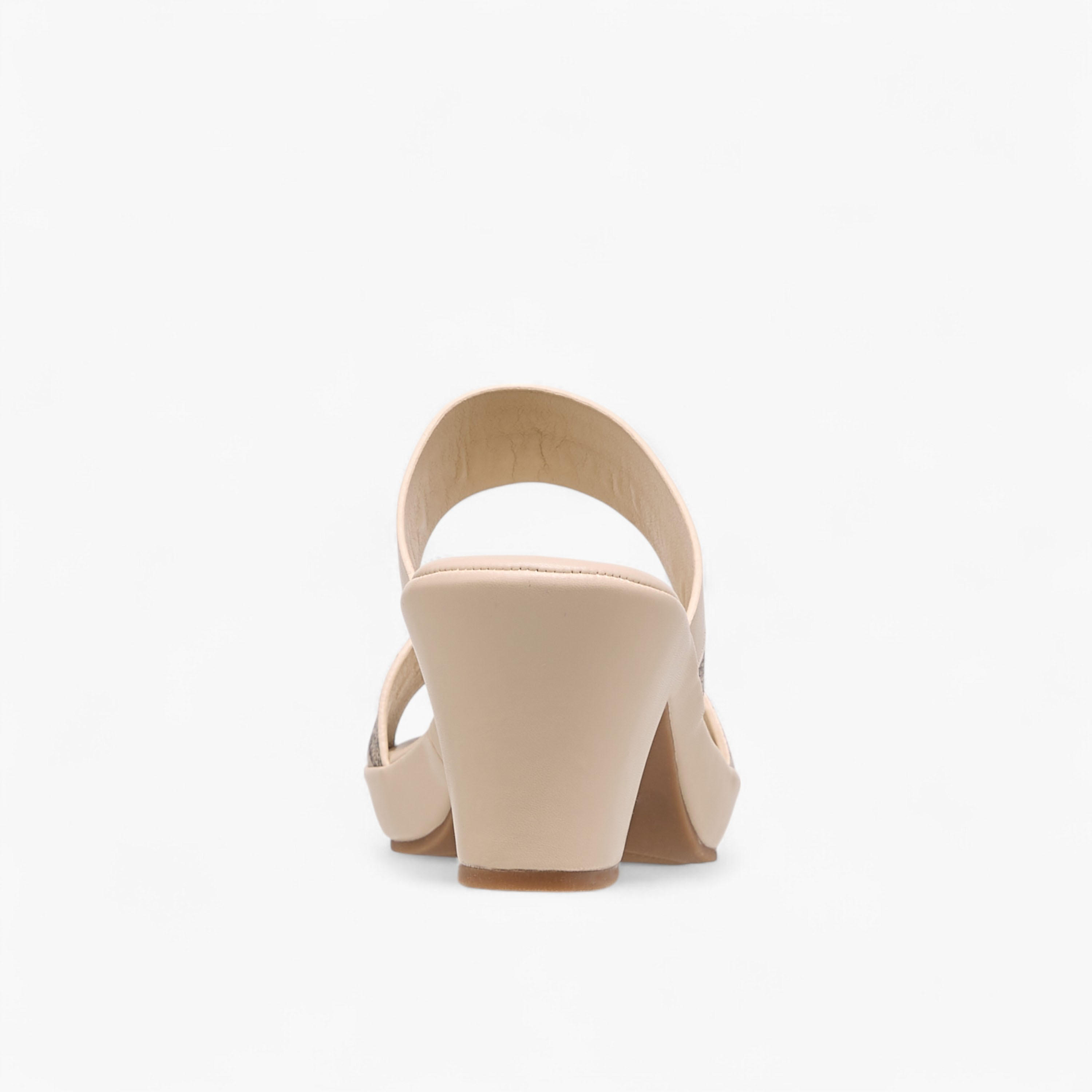 صندل سهل الارتداء بكعب عريض بارز الملمس من فلورا بيلا-women-shoes-sandals-heeled-image-5