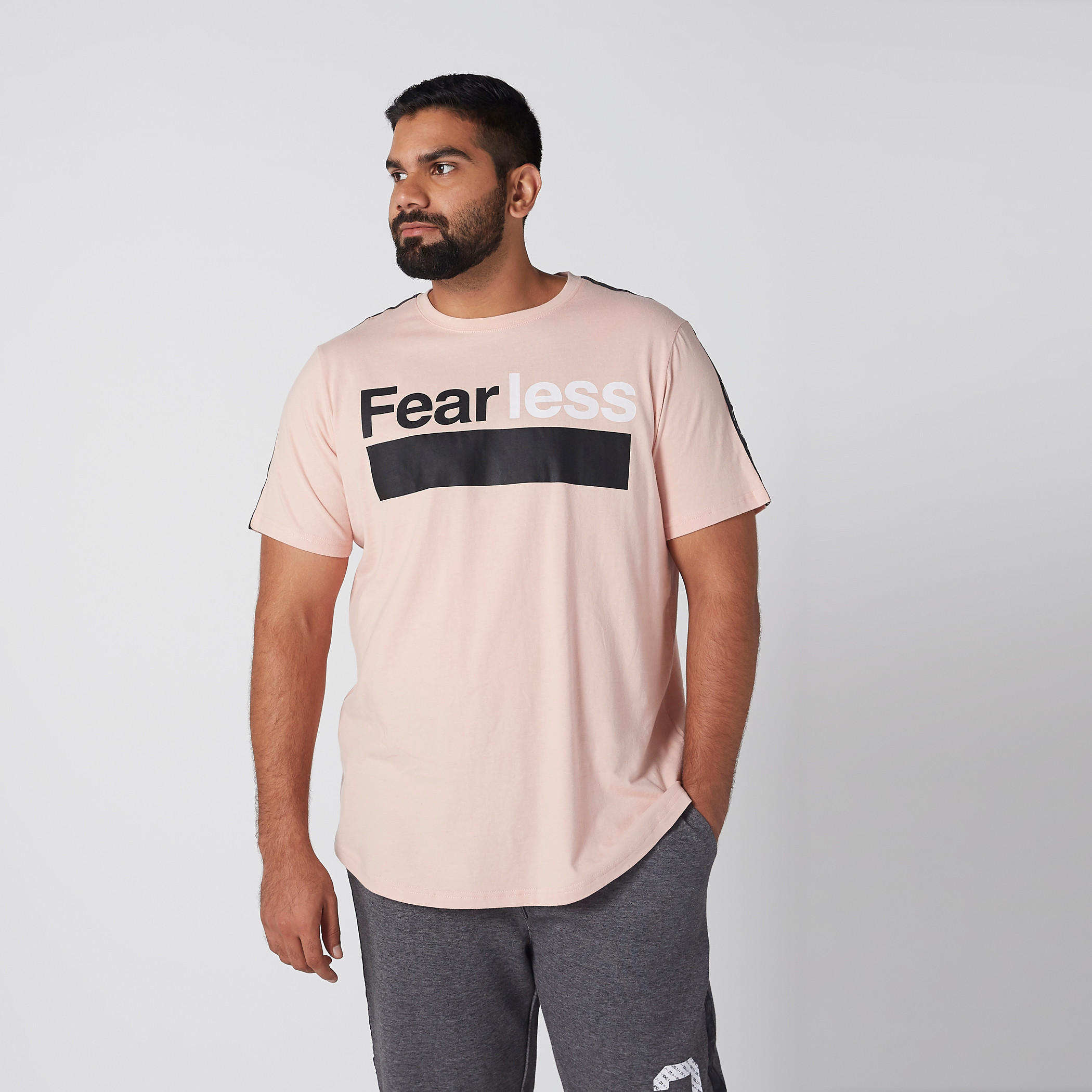 تيشيرت بياقة مستديرة وأكمام قصيرة وطبعات-men-clothing-tshirtsandpolos-tshirts-image-1