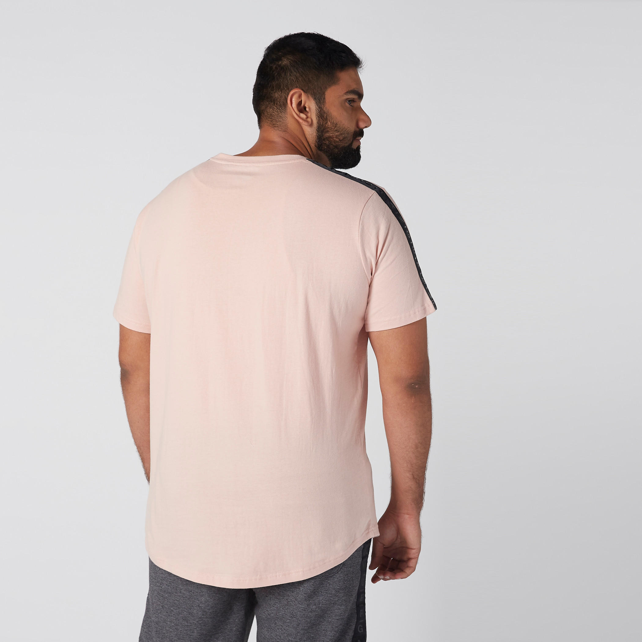 تيشيرت بياقة مستديرة وأكمام قصيرة وطبعات-men-clothing-tshirtsandpolos-tshirts-image-3